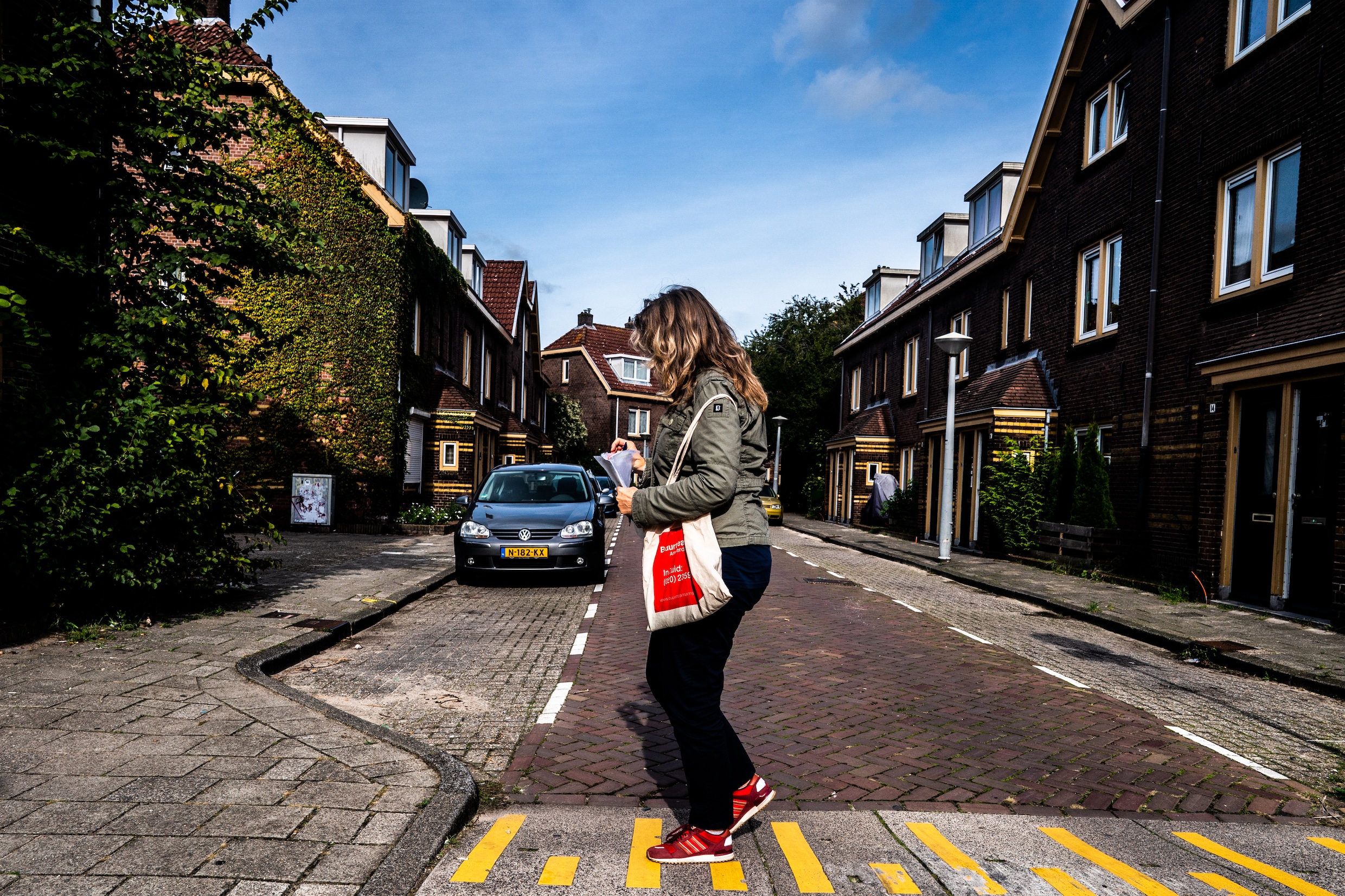 Meer Nederlanders Kampen Met Geldzorgen, Met Name Jongeren En ...