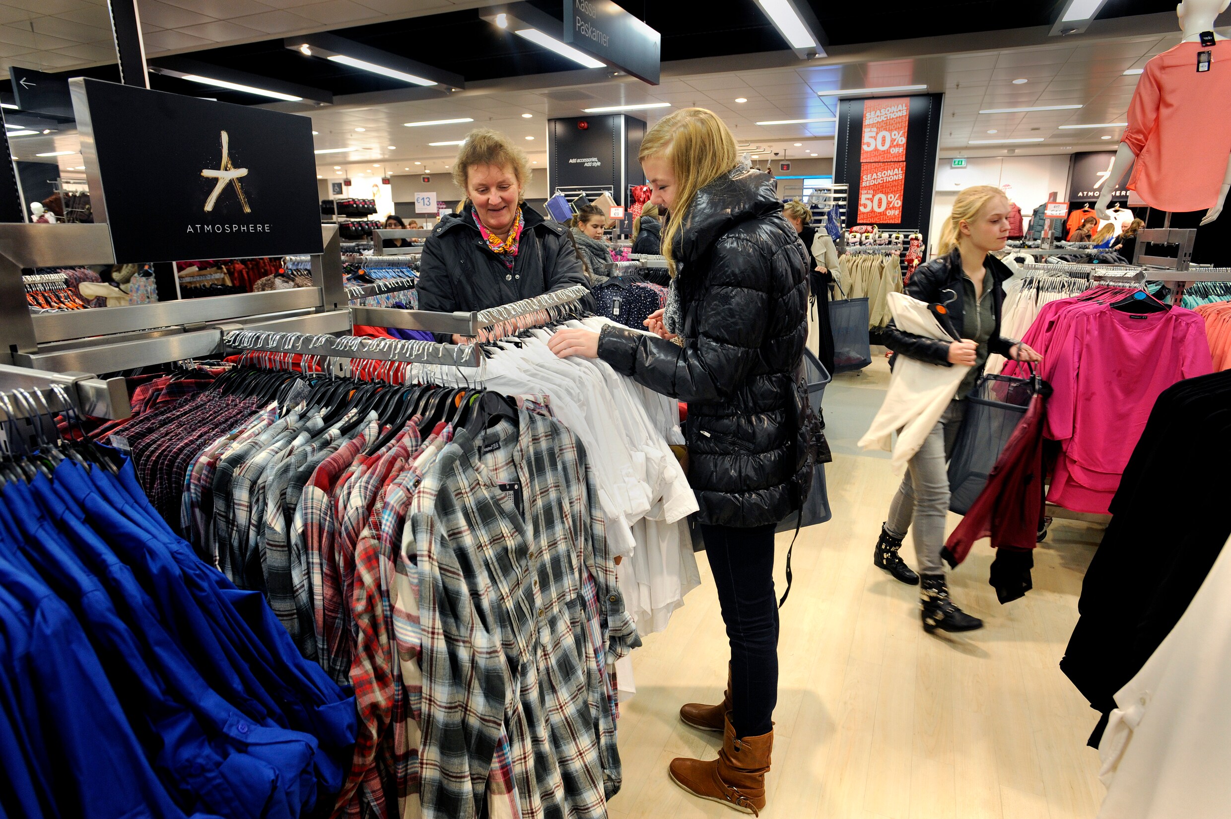 Als iedere Nederlander één kledingstuk minder koopt, heeft dat meer klimaatimpact dan als alle Rotterdammers een jaar lang vegetarisch eten – Klopt dit wel?