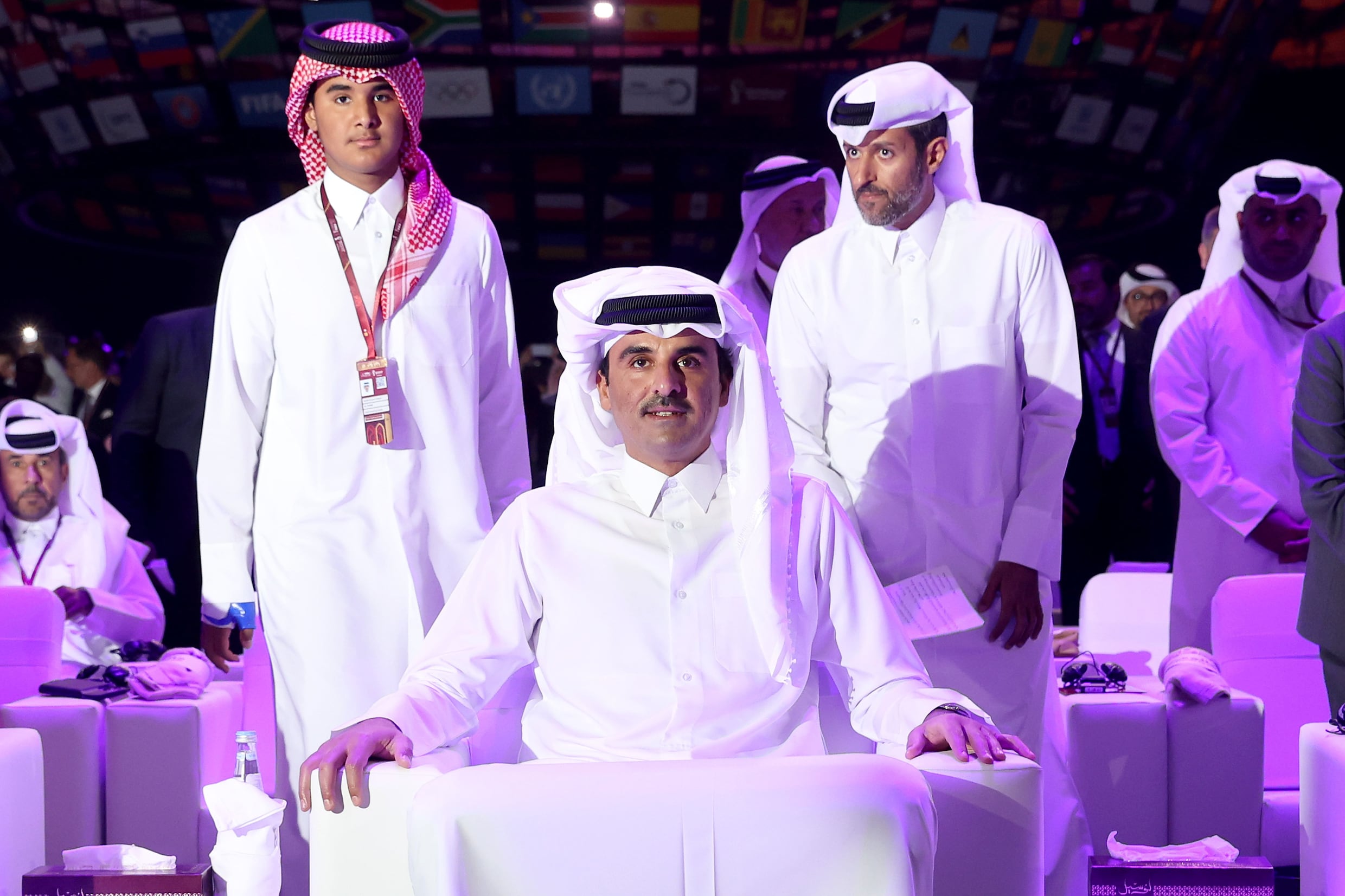 voor-emir-van-qatar-past-wk-in-strategie-om-saoedi-arabi-op-afstand-te