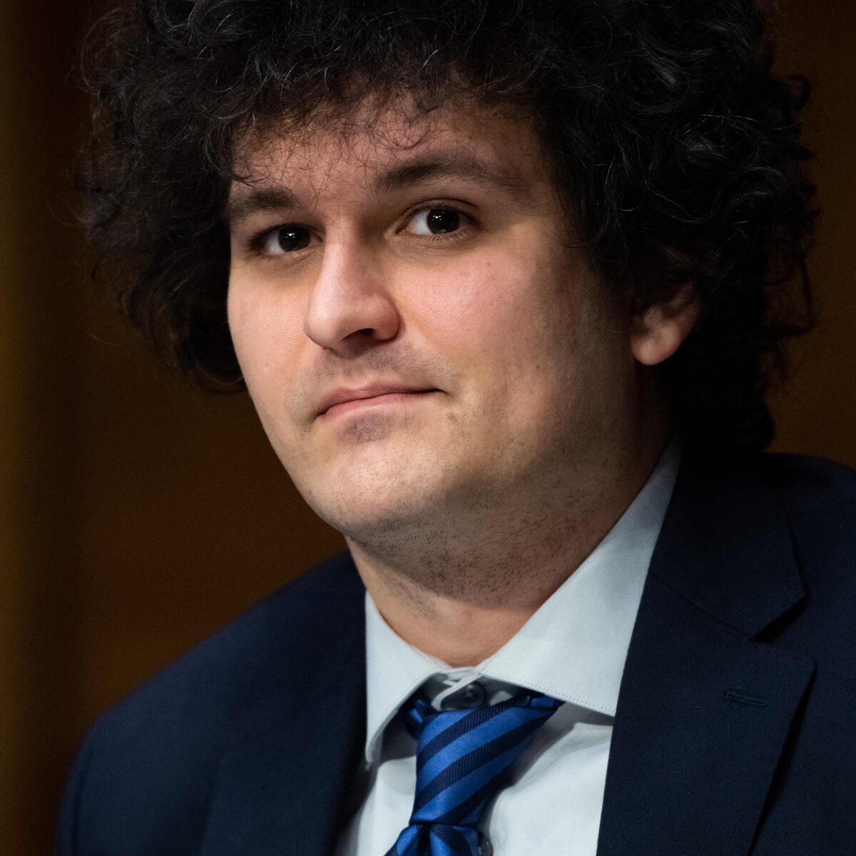 Topman failliete cryptobeurs FTX opgepakt wegens verdwijning van miljarden  aan klantentegoeden | de Volkskrant