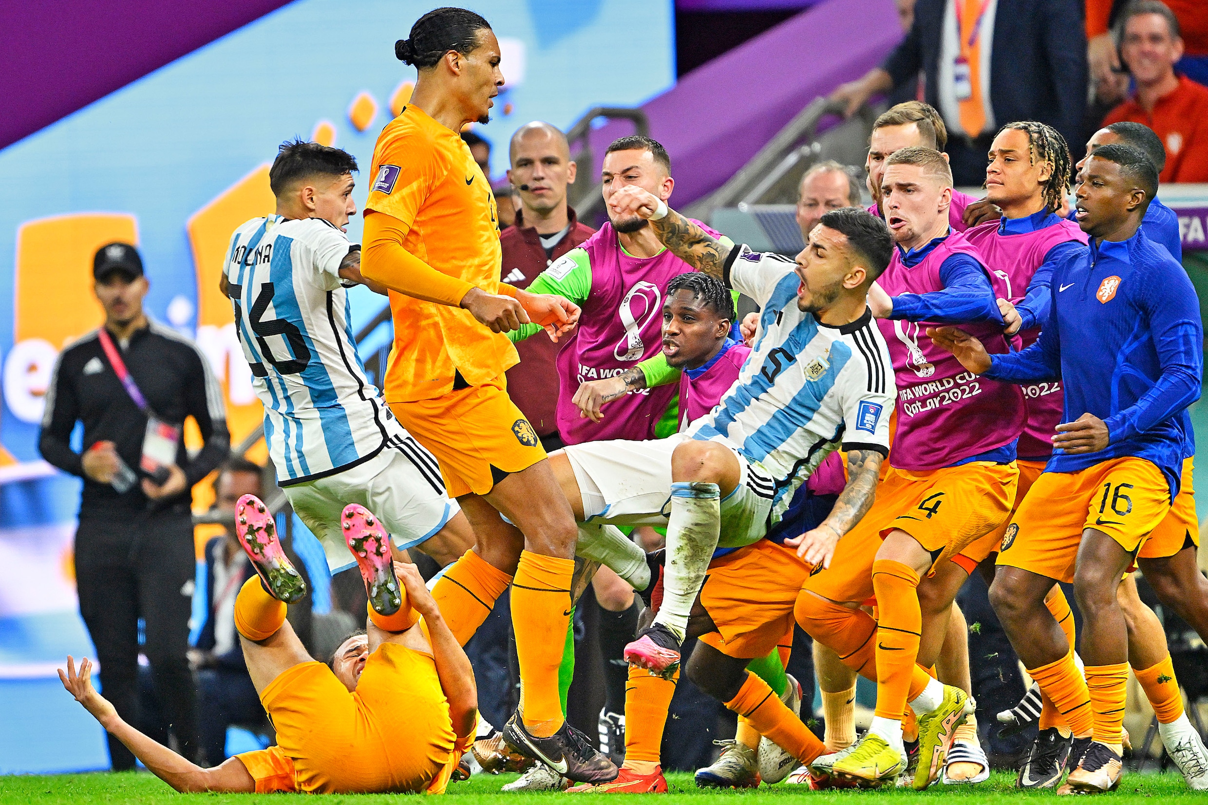 Oranje verliest weer na strafschoppen van Argentinië, WK voorbij voor Van Gaal en co