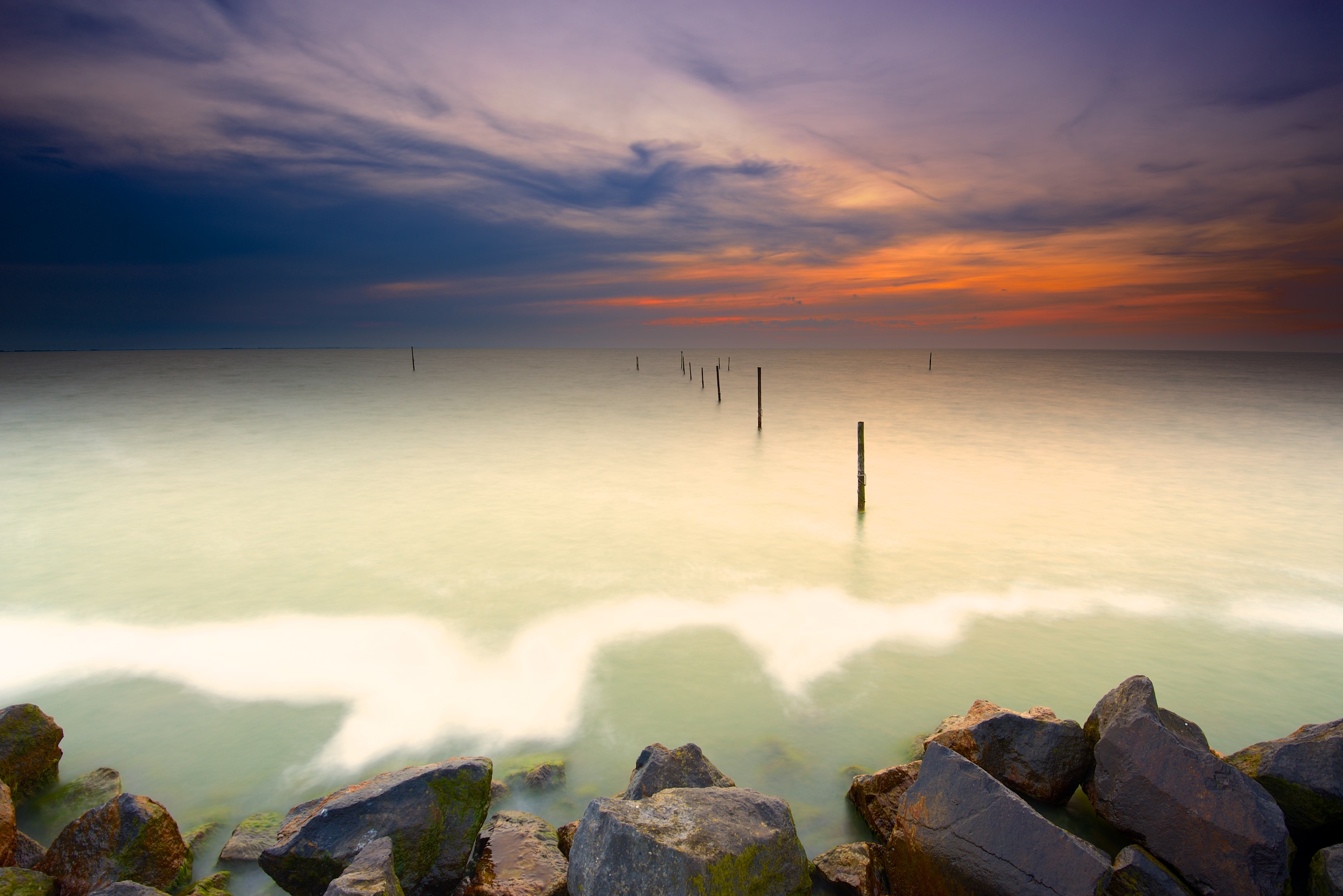 Verken De Schilderachtige Omgeving Van Het Markermeer Per Zeilboot