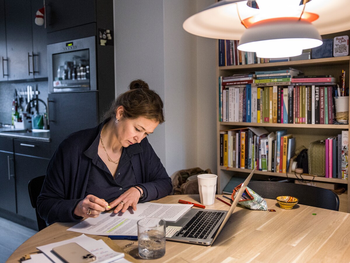 docent-nederlands-laura-borghols-vergelijkt-een-literatuuropdracht