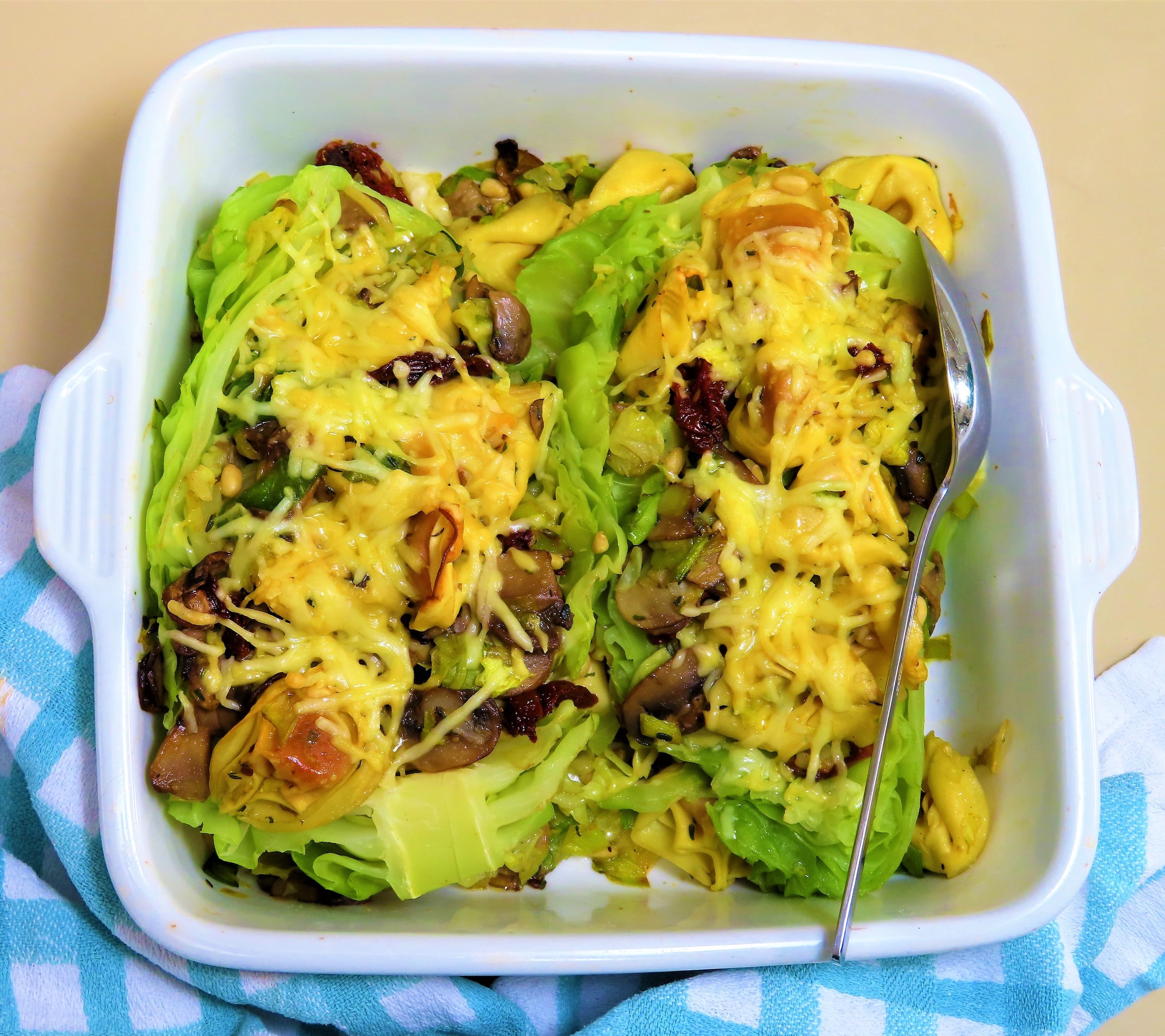 De Volkskeuken: gevulde spitskool met pasta, champignons en ...