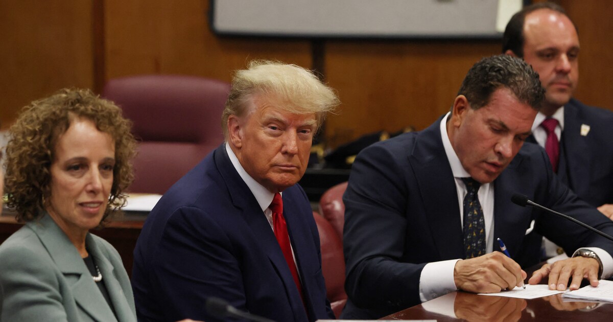 Trump Formeel Beschuldigd Van 34 Strafbare Feiten Pleit Onschuldig