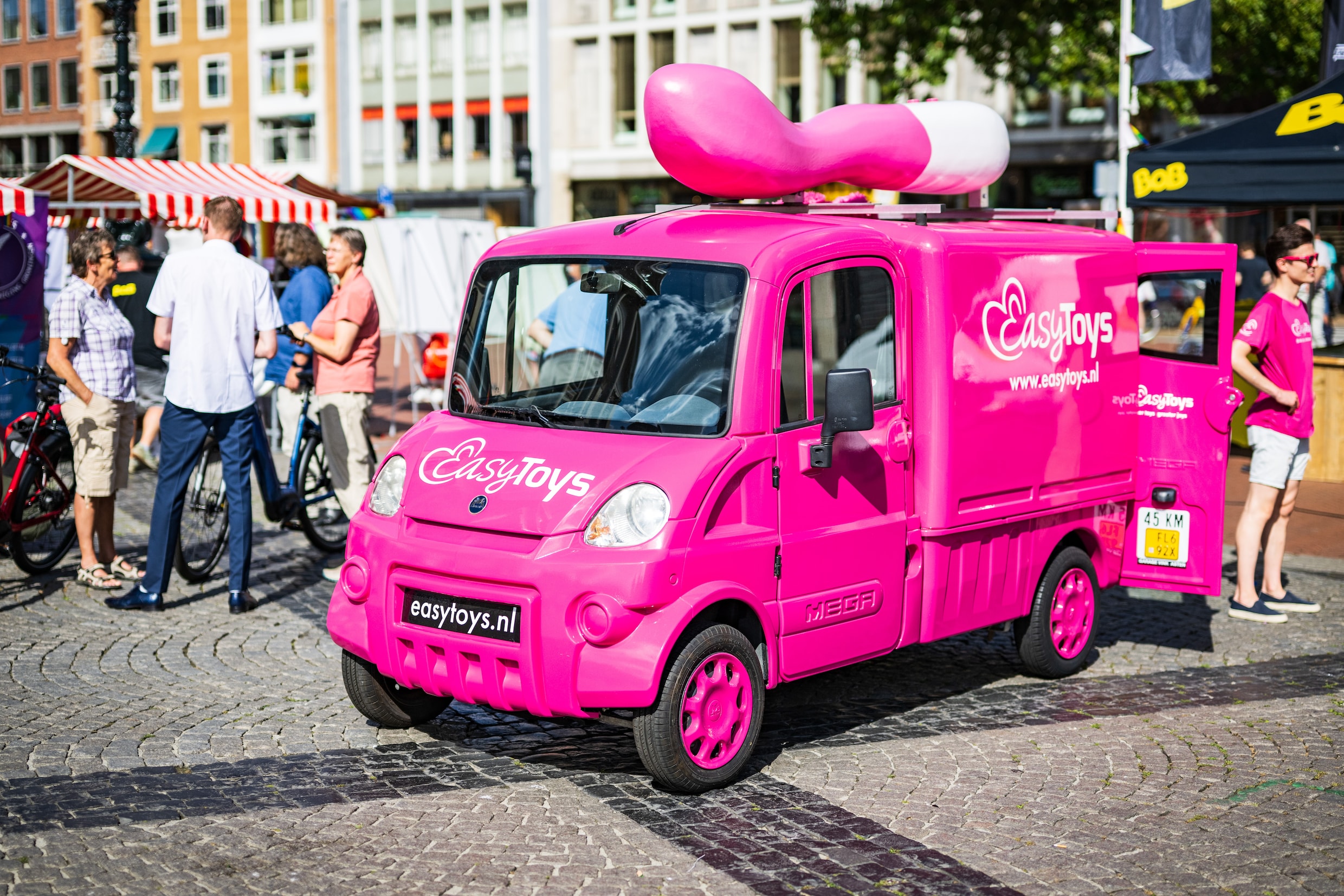 seksspeeltjes-eqom-blijven-na-pandemie-populair-liggen-nu-ook-bij-hema
