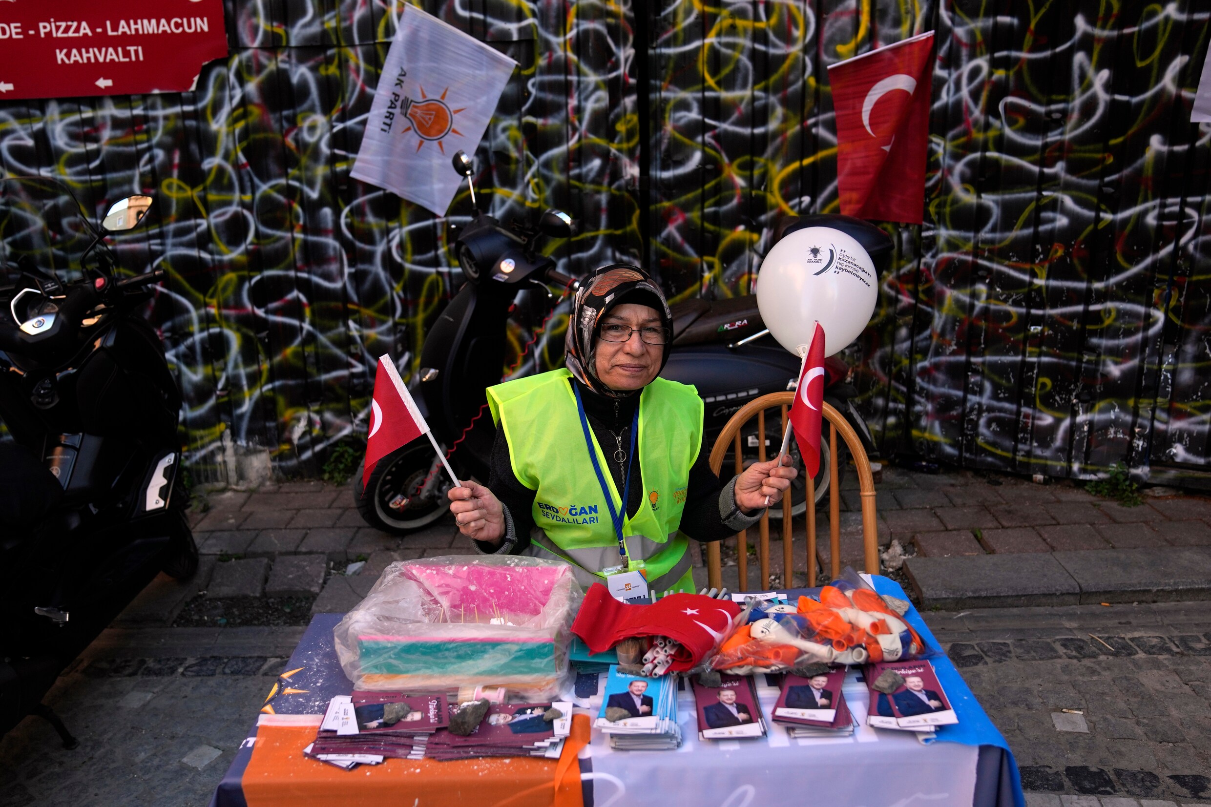 Aanhangster van Turkse AK-partij in Istanbul.