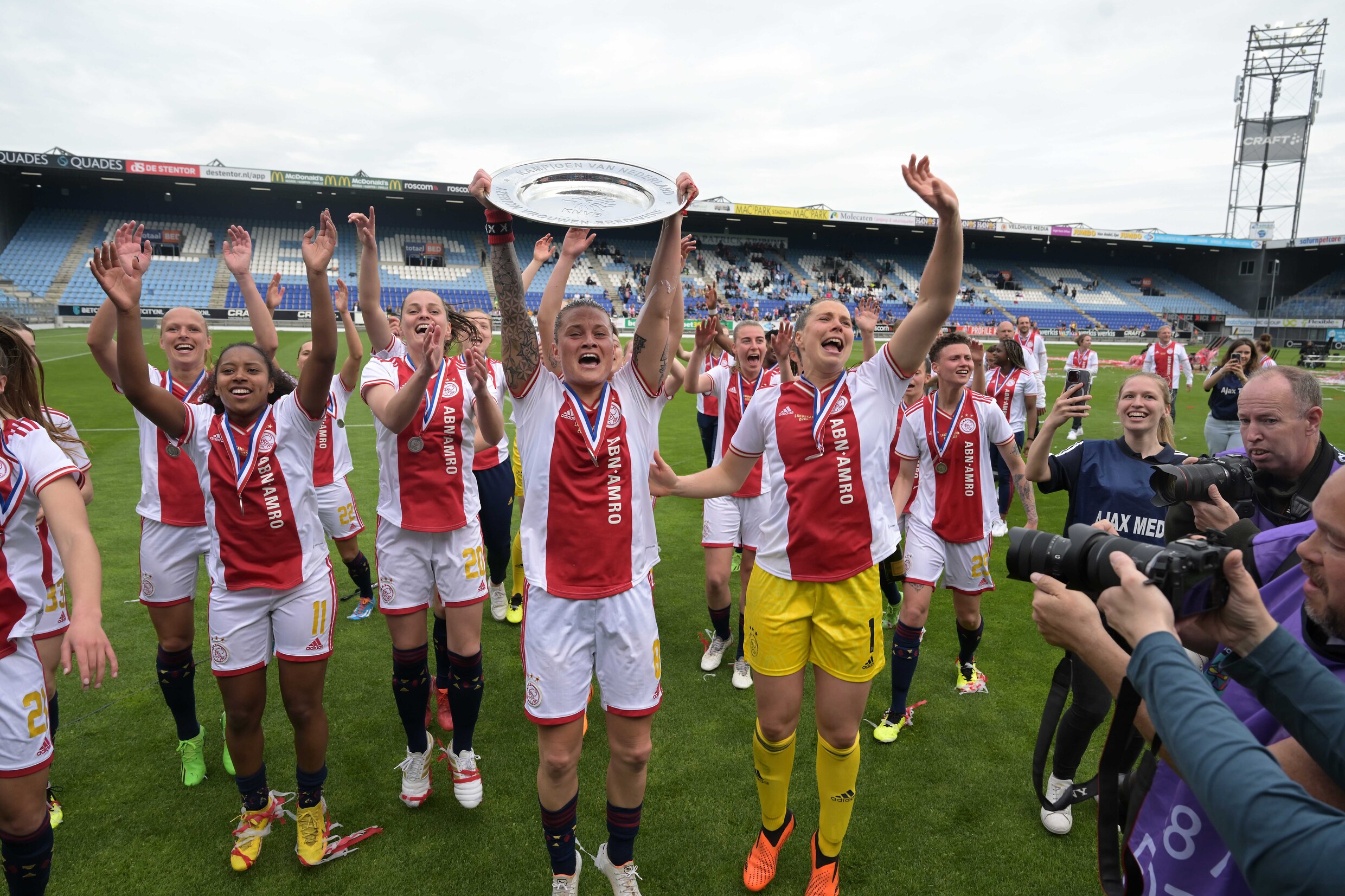 Voetbalsters Ajax Pakken Titel En Zijn Eindelijk Weer Eens De Baas Over ...