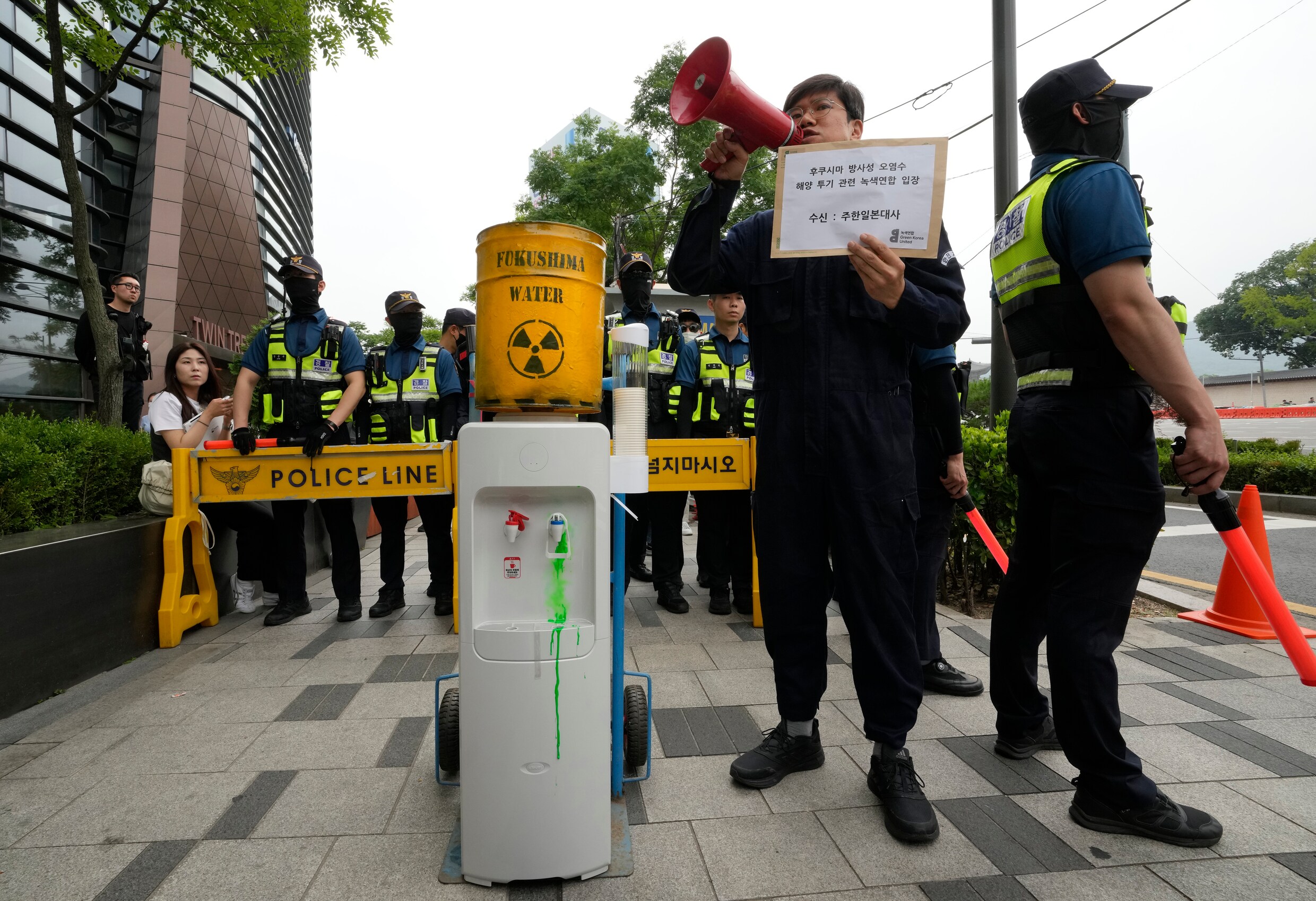Zuid-Koreanen slaan aan het hamsteren door waterlozingsplan Japanse ...