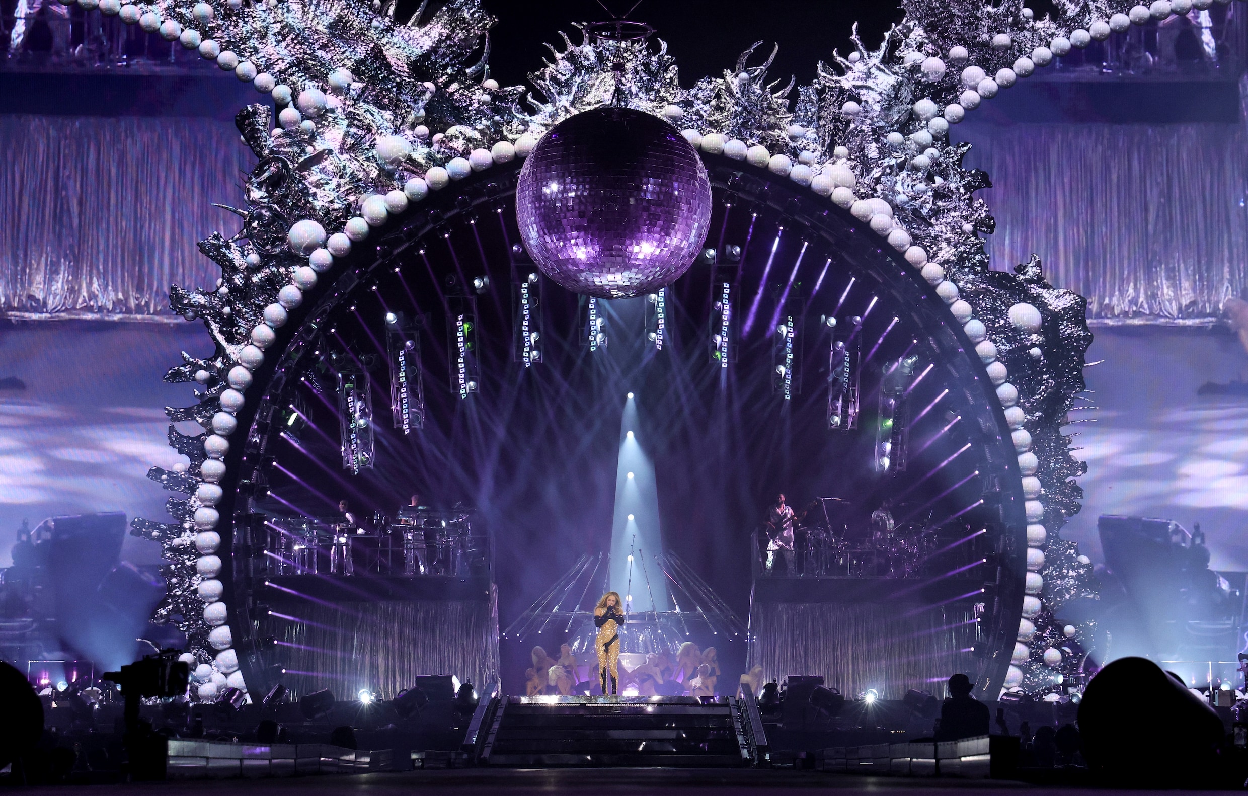 Recensie: Beyoncé geeft een sensationele, ontzagwekkende show | de ...