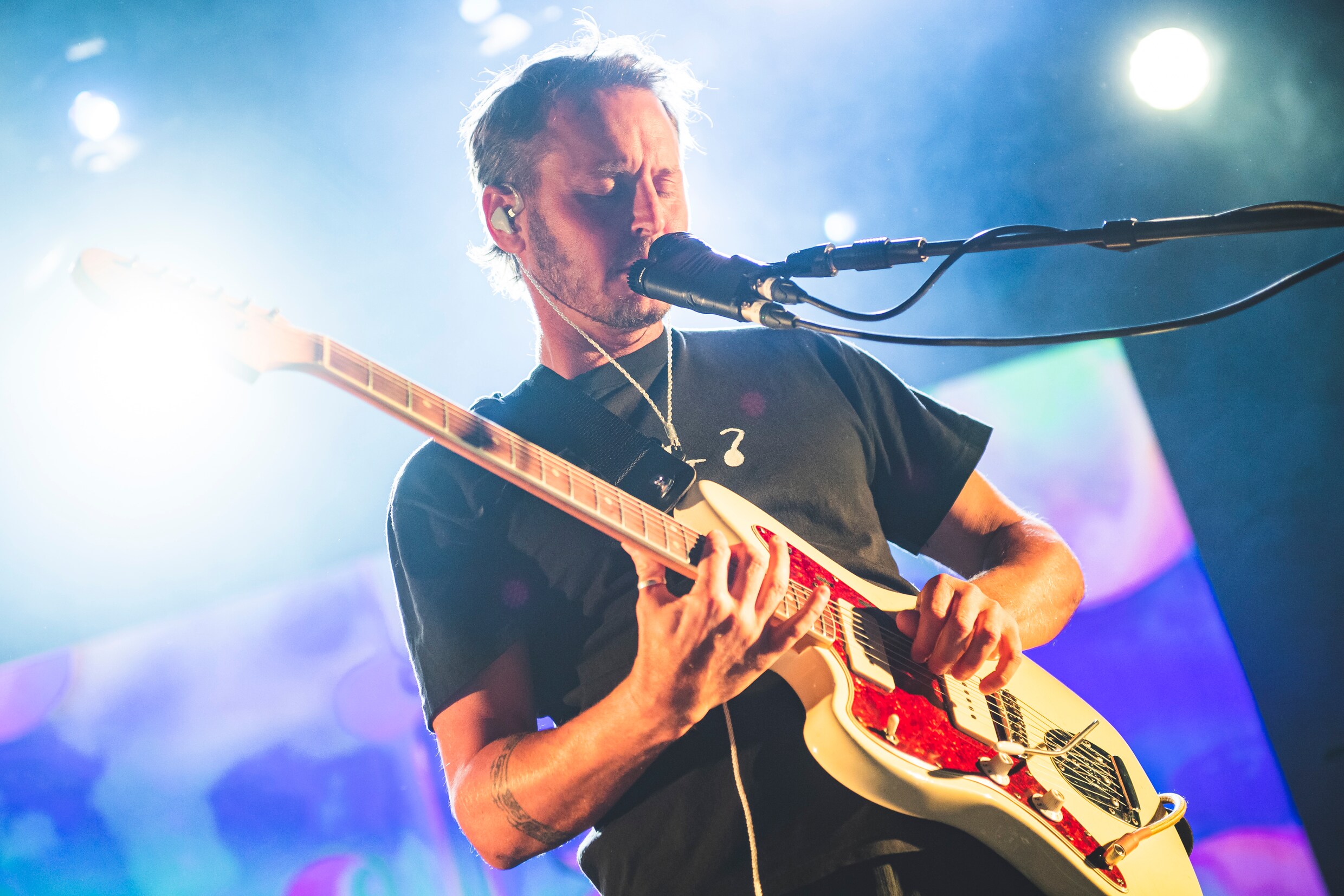 Ben Howard krijgt het steeds meer naar z’n zin in Carré ★★★☆☆ de Volkskrant
