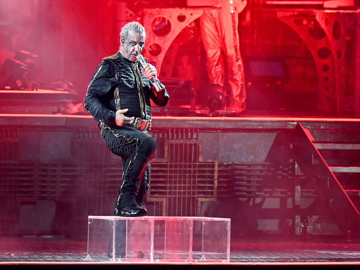 Justitie Berlijn staakt onderzoek naar Rammstein-zanger Lindemann | de  Volkskrant