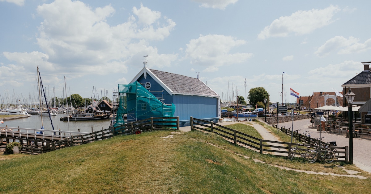 Wandel door Hindeloopen, een stadje met schaatsgeschiedenis en de beste snert van het noorden