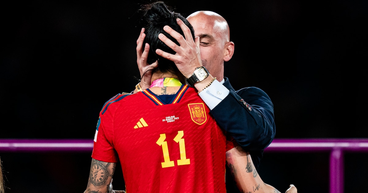 El técnico del fútbol español Rubiales procesado por agresión sexual por beso después de la final del Mundial