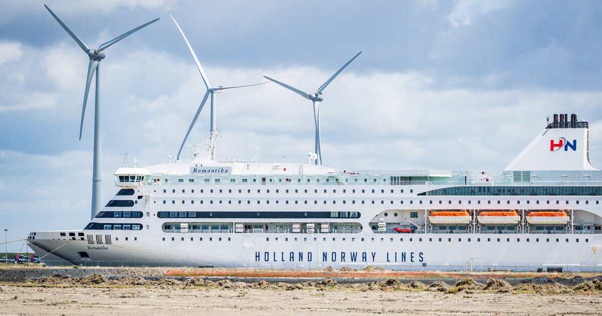 Slutten av kryssinger med MS Romantika til Norge er truet på grunn av økonomiske problemer ved Holland Norway Lines