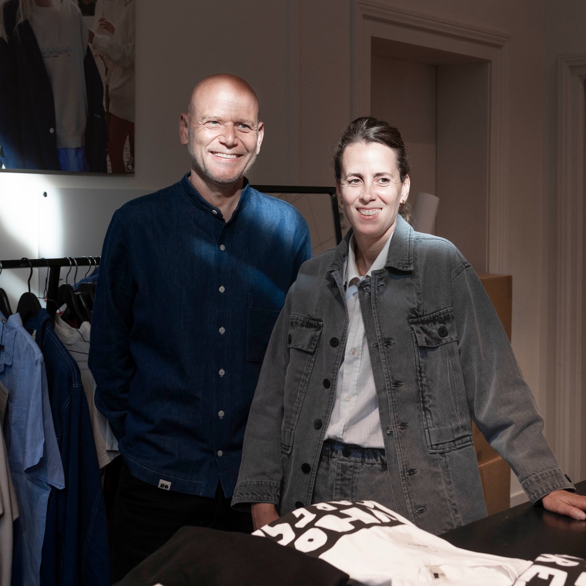 Nederlands modemerk begint met statiegeld op kleding zodat klanten weten dat zij geen wegwerpproduct kopen de Volkskrant