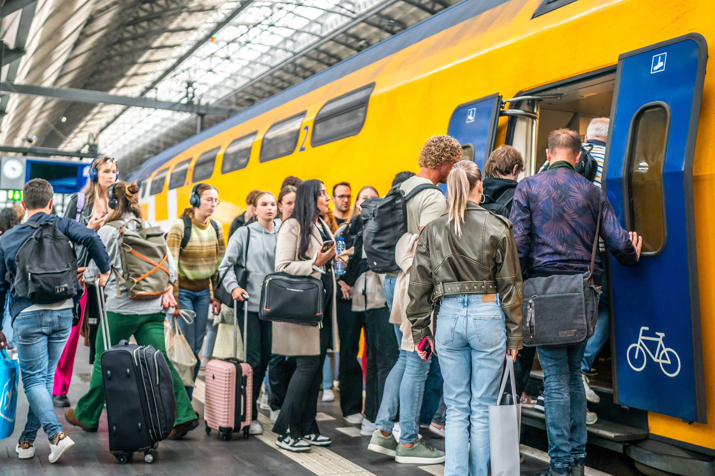 Voor het eerst is Amsterdam CS hele dag onbereikbaar per trein, op de weg intussen drukste
