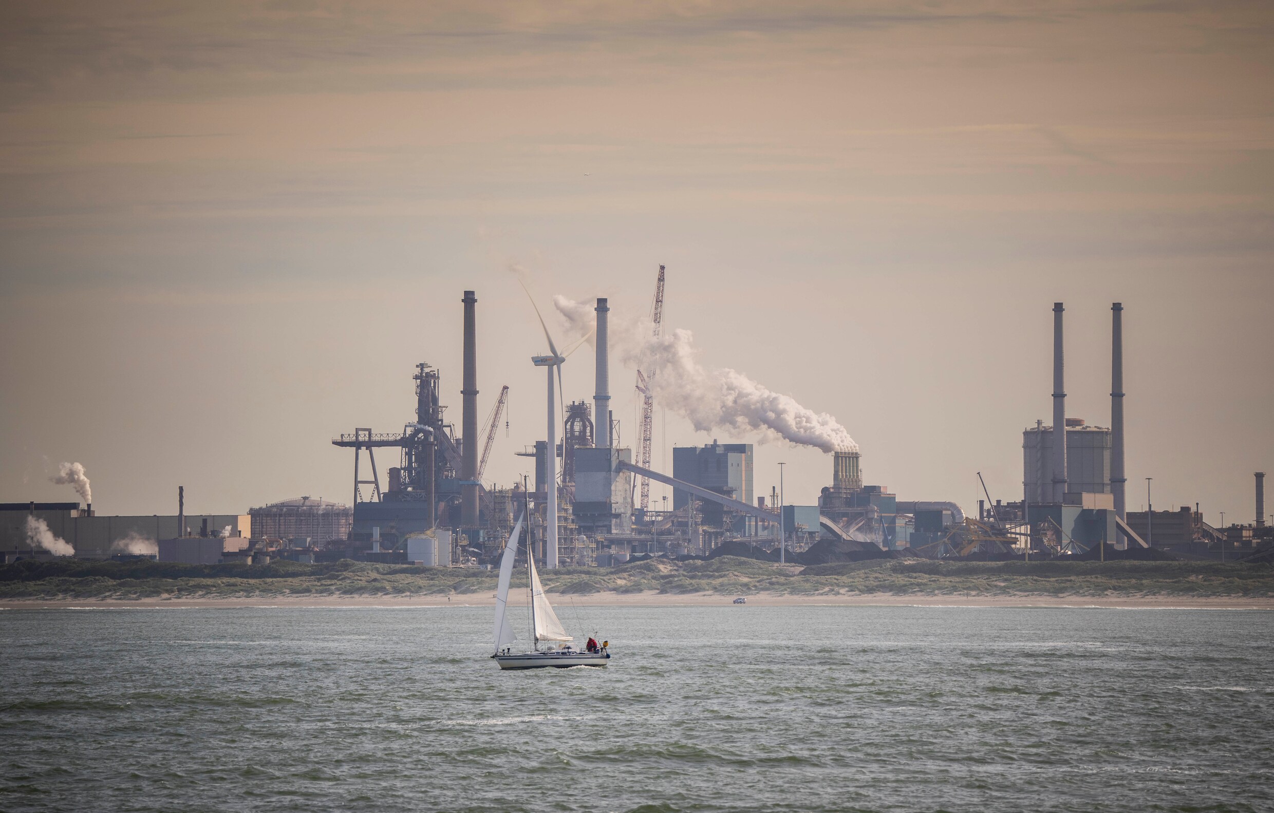 Tata Steel Nederland schrapt 800 banen om kosten te besparen