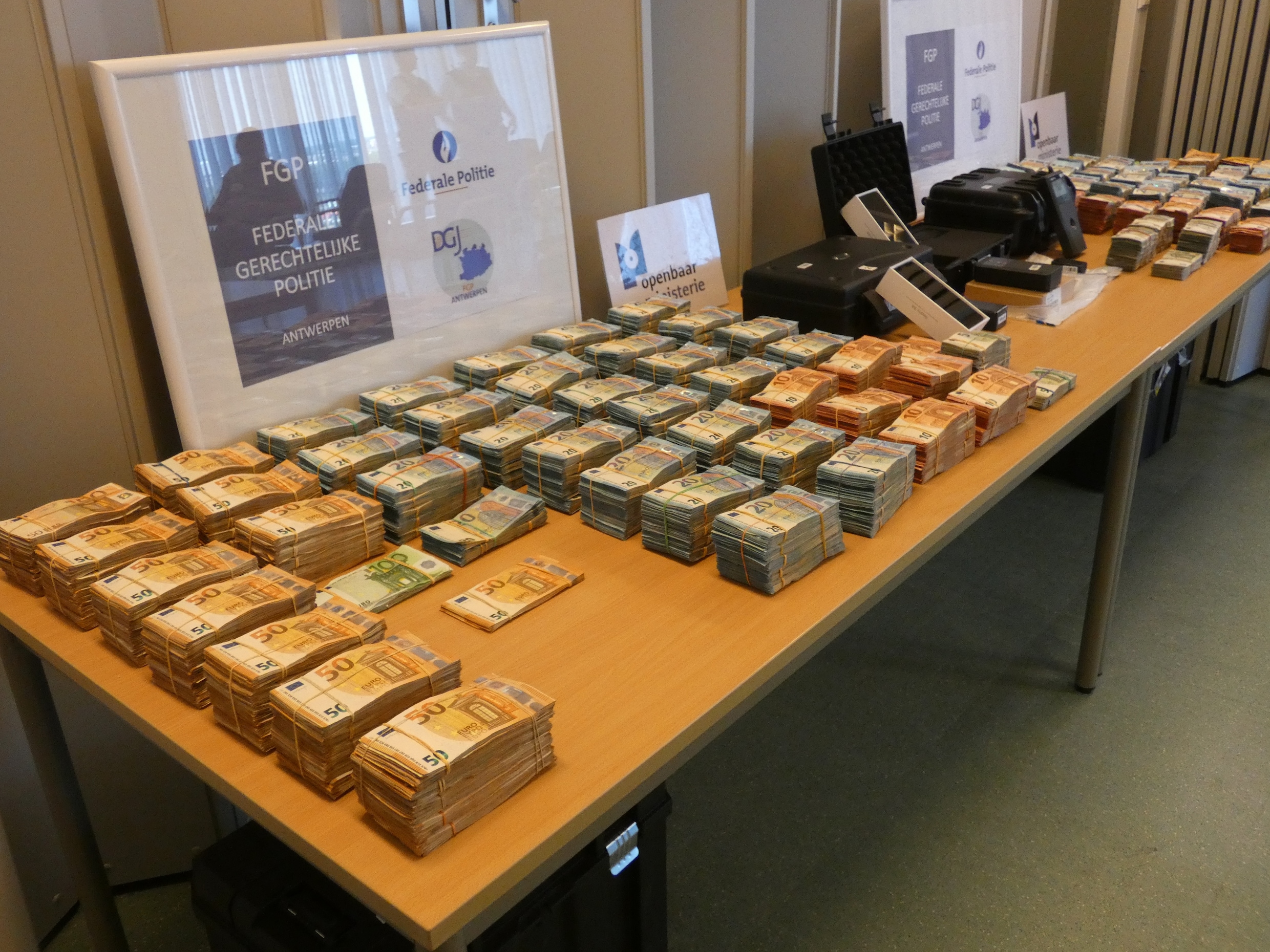 Berichtendienst Sky was voor de politie de kraak van de eeuw, maar de ...