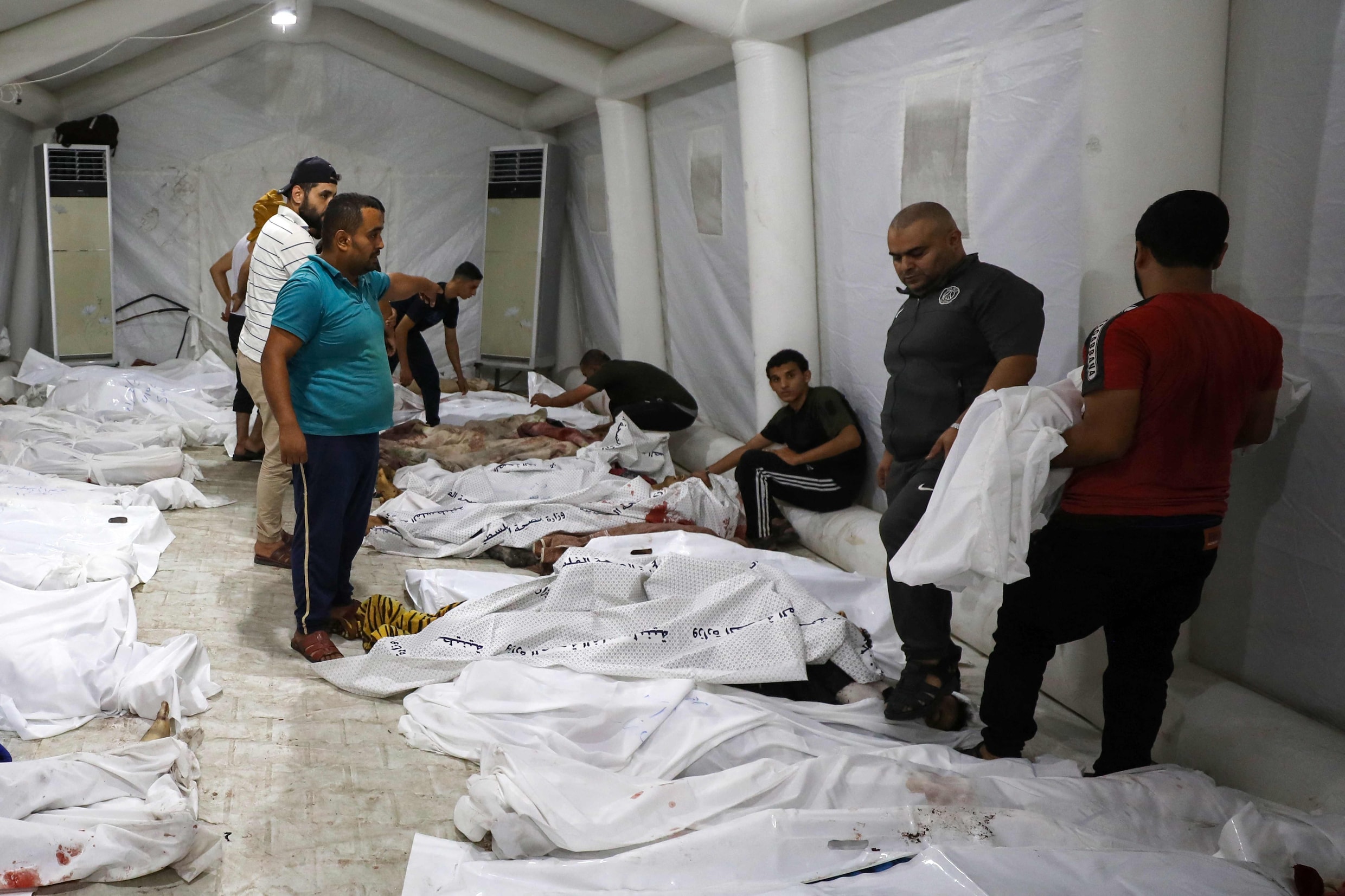 Raketinslag op overvol ziekenhuis in Gaza-Stad eist honderden levens | de Volkskrant