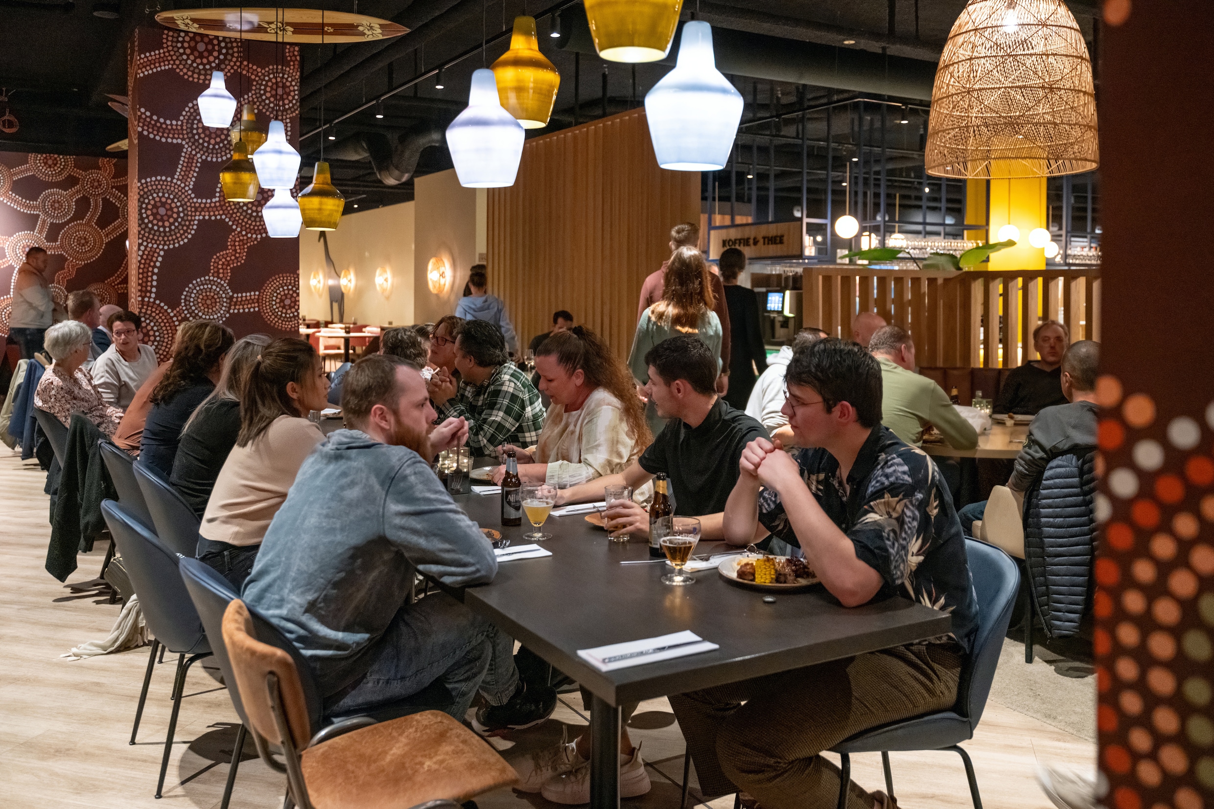 in-het-luilekkergratisland-genaamd-wereldrestaurant-kijkt-hiske-haar