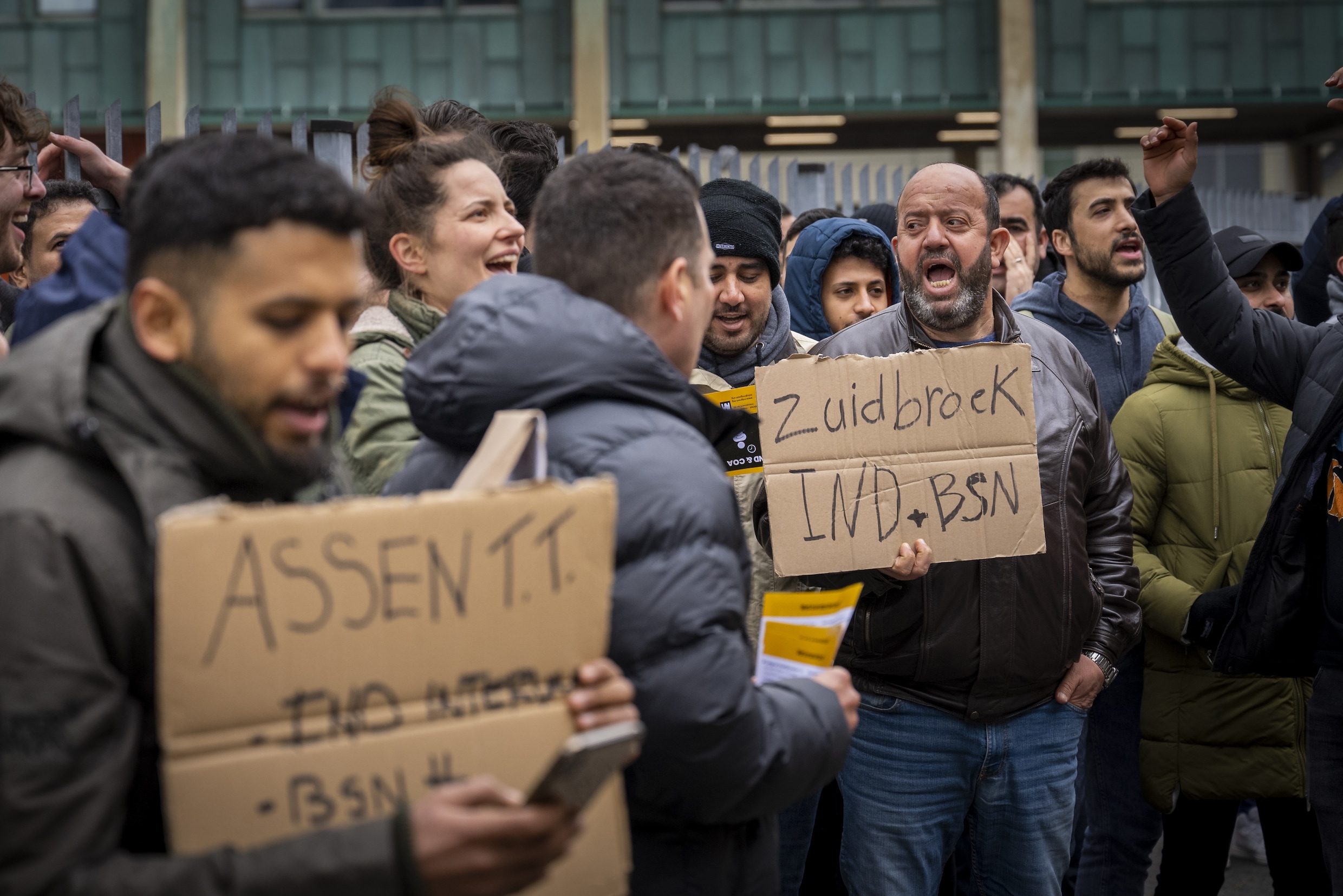 Asielzoekers mogen voortaan onbeperkt werken, wat betekent dat precies? | de Volkskrant