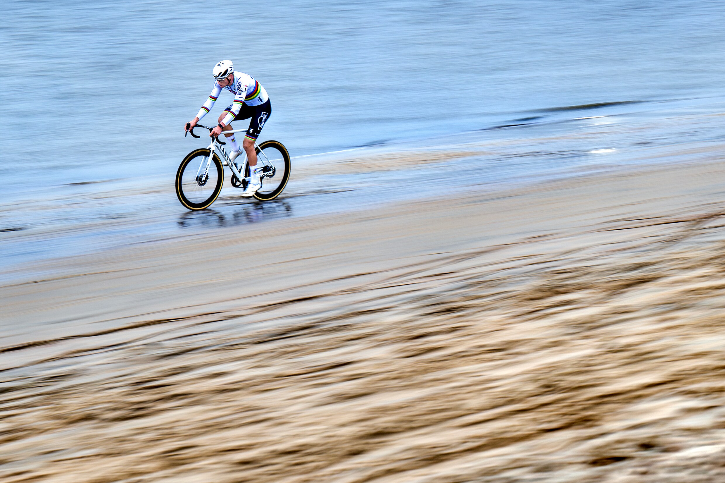 Als Van der Poel in het veld de rug kromt, is de wedstrijd beslist de