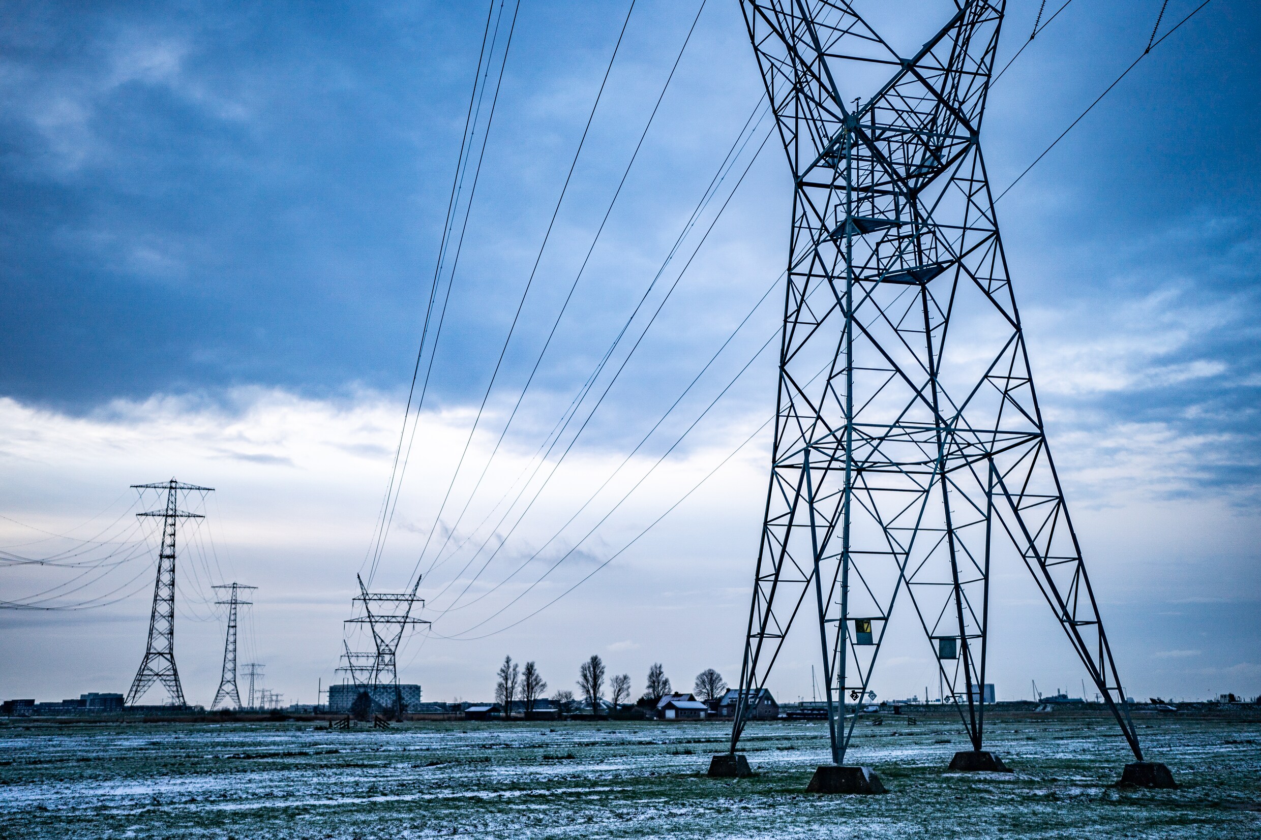 HEM maakt afspraken na misleiding: klanten mogen gratis van dure  energiecontracten af | de Volkskrant