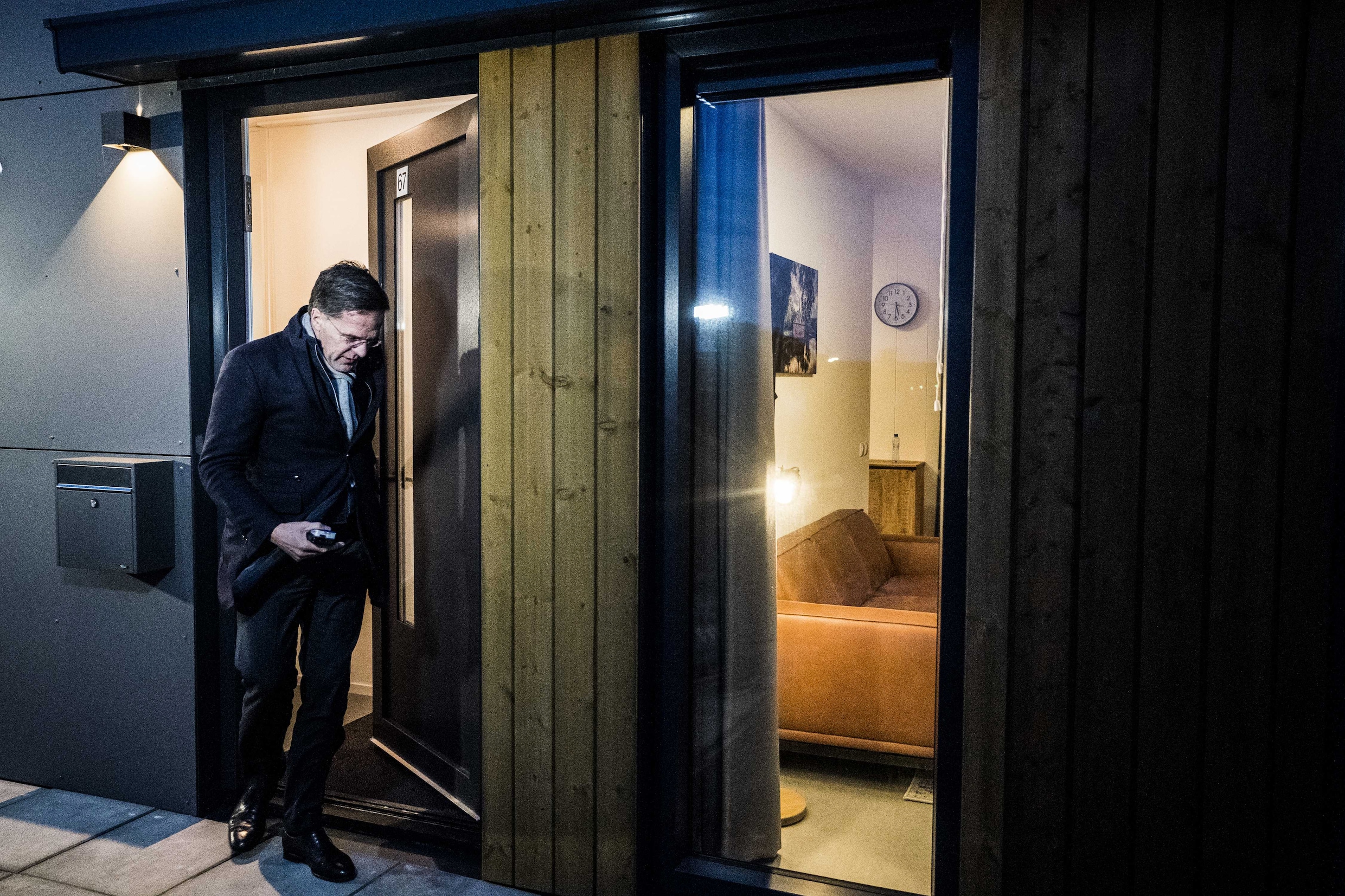 Waarom Mark Rutte een nacht logeert in een wisselwoning in Groningen ...