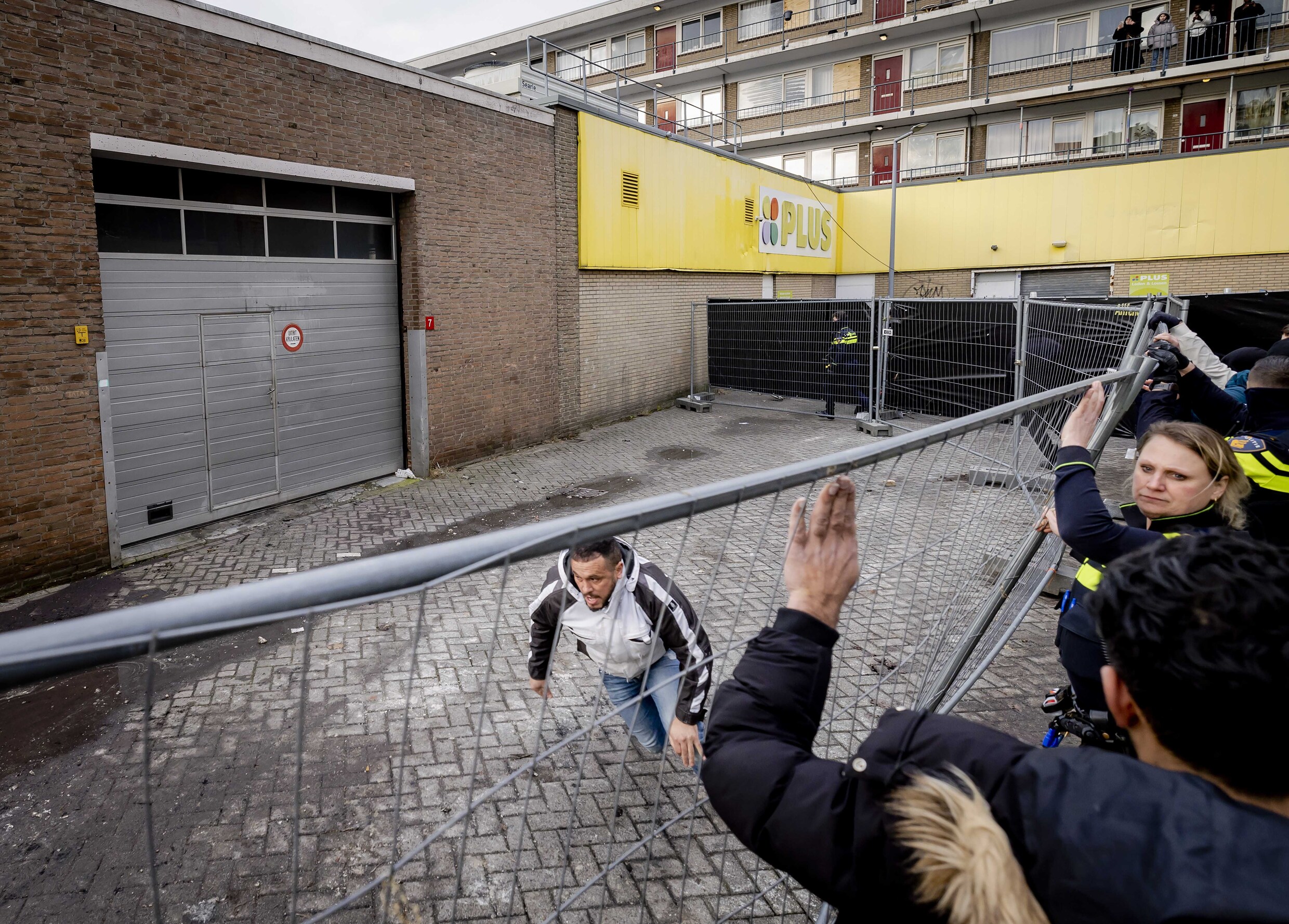 Politie Begint Met Afbreken Door Explosie Getroffen Pand Rotterdam En ...