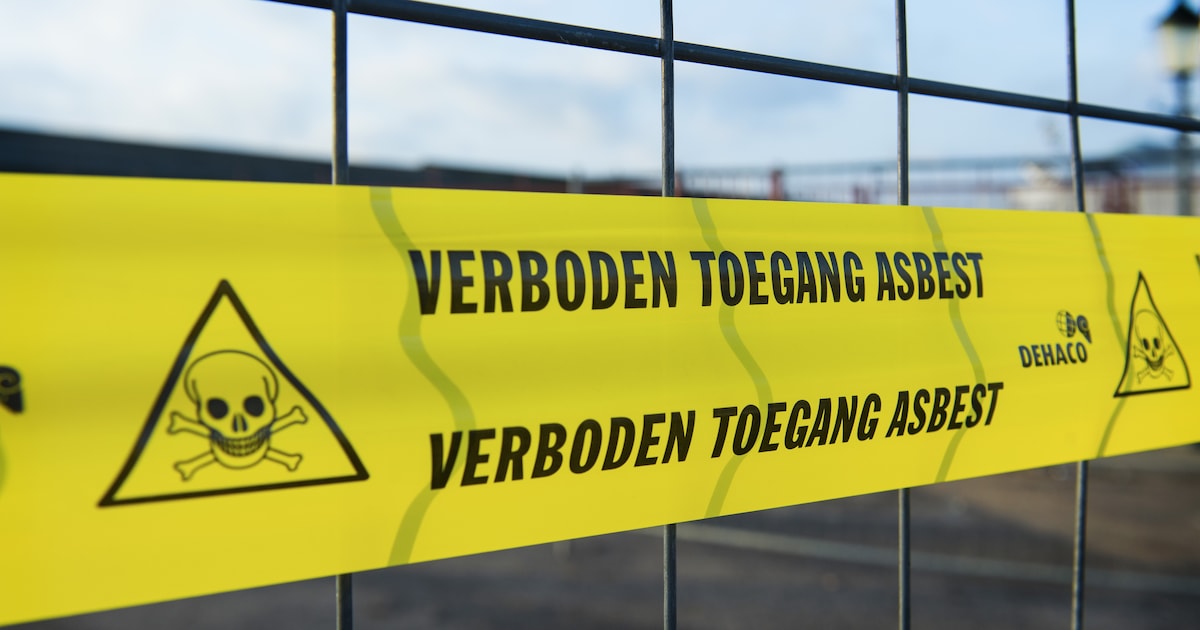 Asbest in honderden tuinen na grote brand in Vroomshoop, geen treinen tussen Almelo en Mariënberg