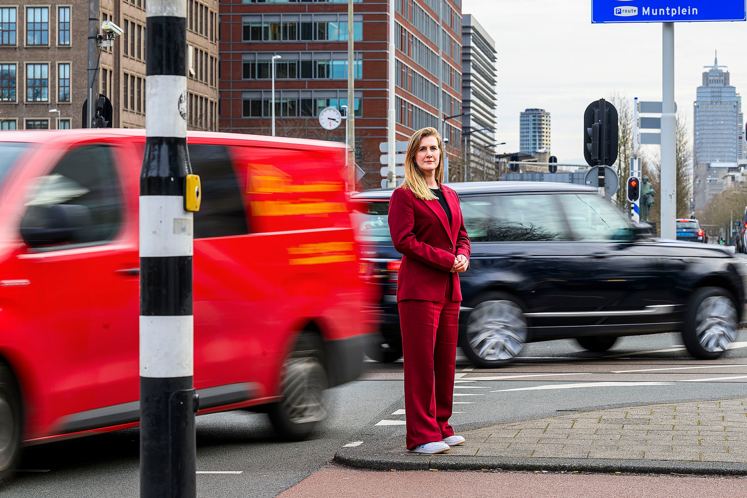 Verkeerswethouder Melanie van der Horst in de Weesperstraat in ­Amsterdam, die afgelopen zomer zes weken afgesloten was: ‘Met de kennis van nu zou ik het anders ­hebben aan­gepakt.’