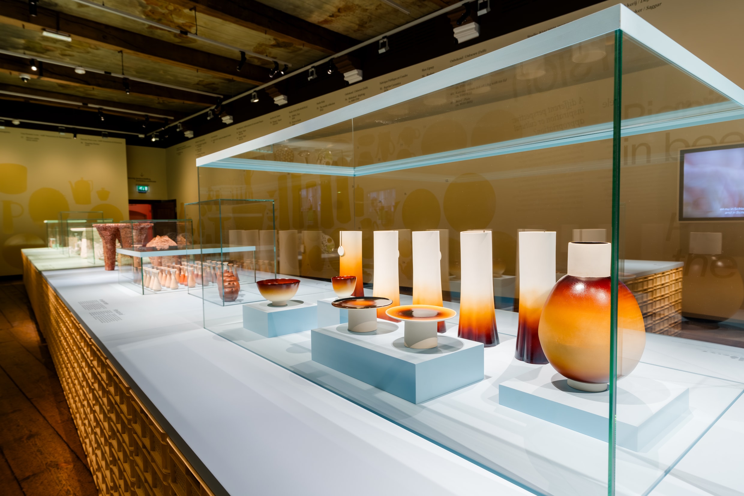 De expositie 'Pioniers in keramiek' in Delft zet historisch naast