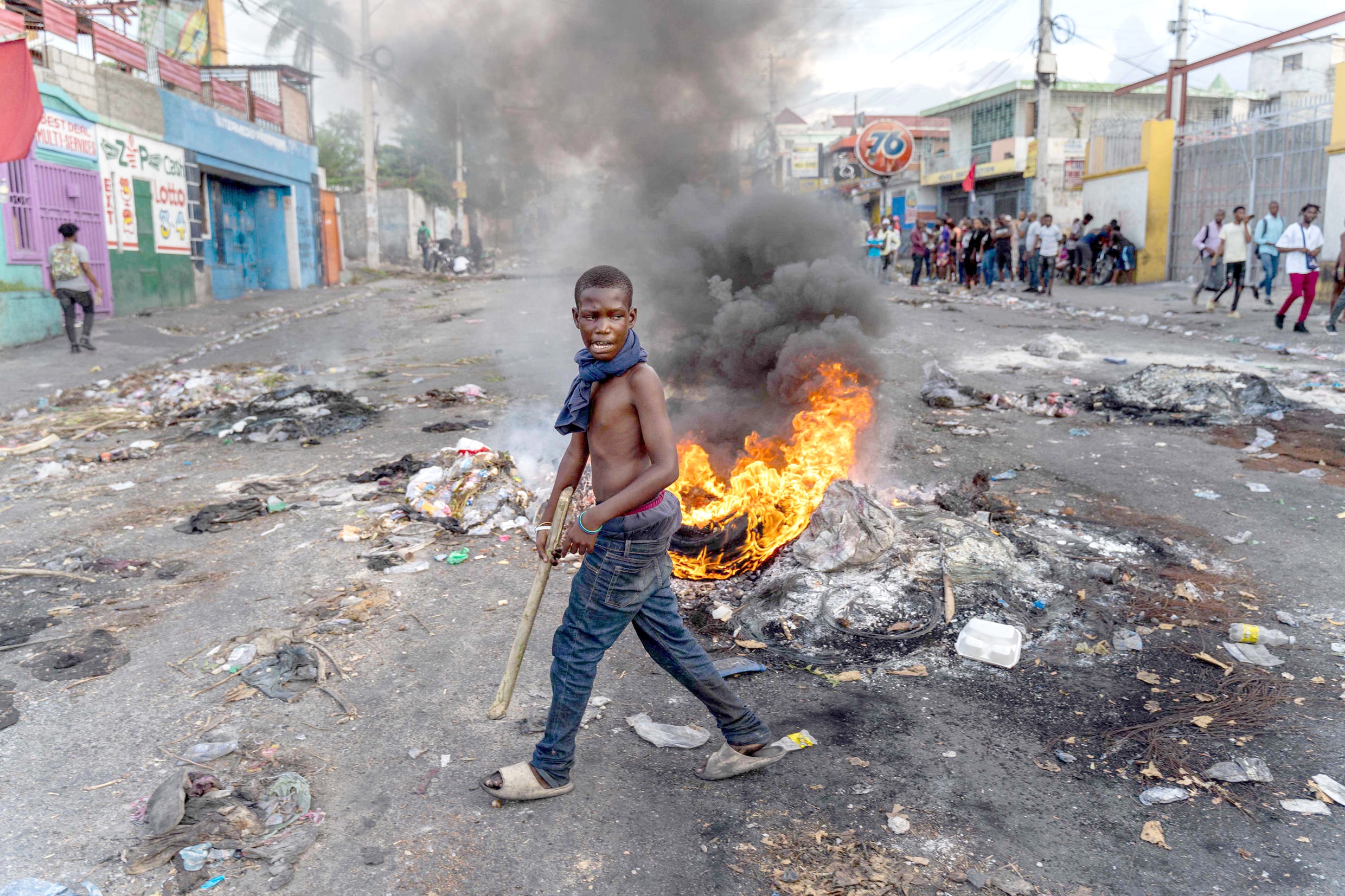 https://image.volkskrant.nl/241665752/width/2480/restanten-van-de-rellen-in-de-straten-van-port-au-prince-premier