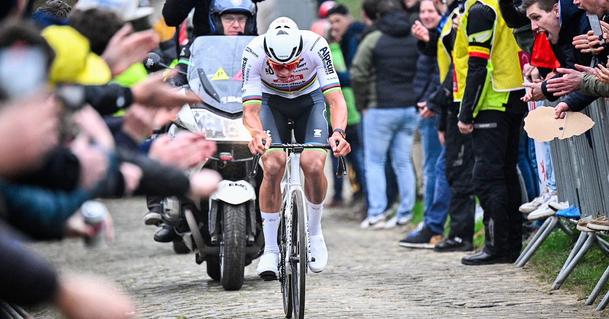 Solo world champion Van der Poel takes victory at the E3 Saxo Classic