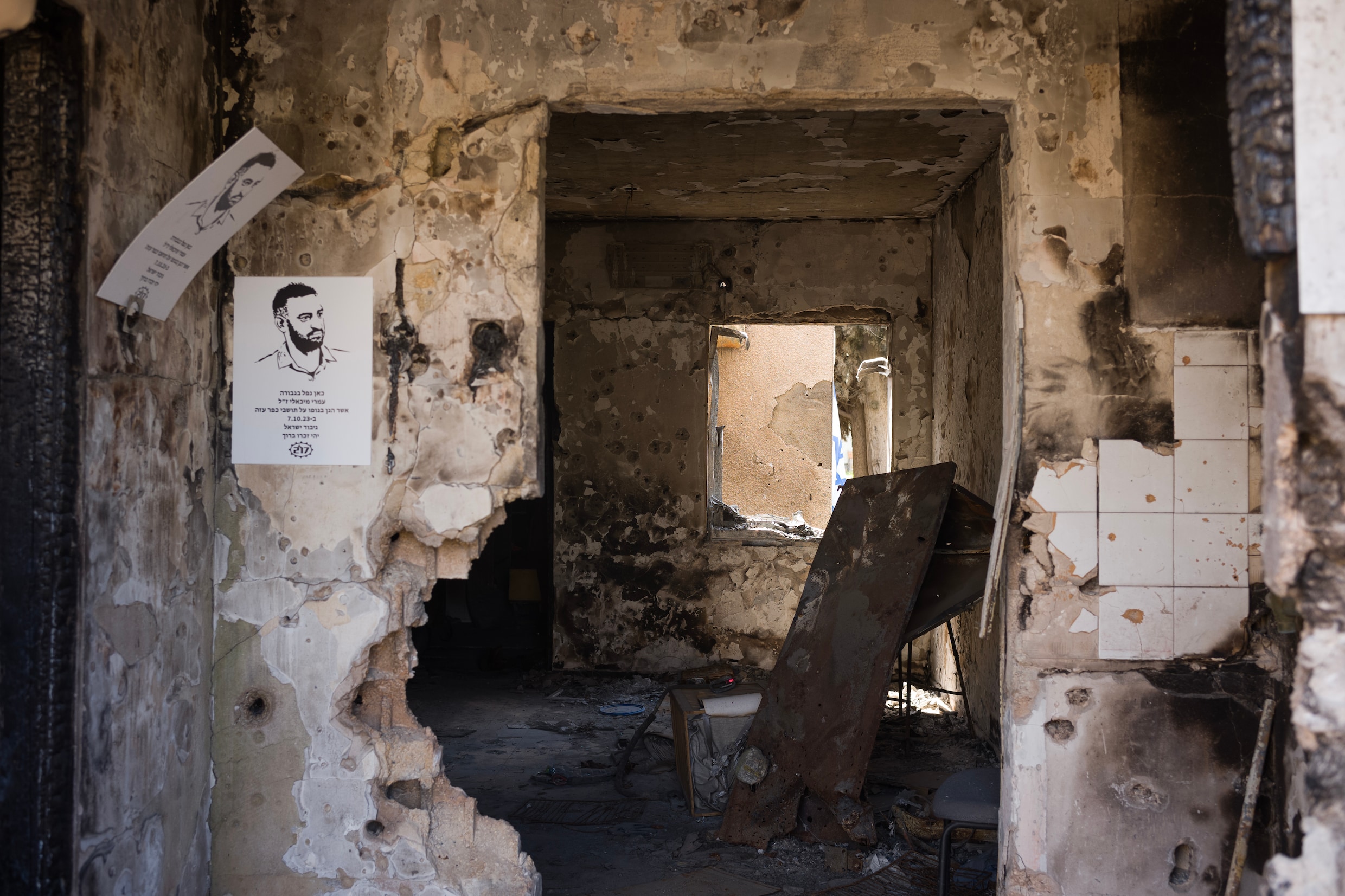 Na de moorden weer wonen op een lege kibboets, tussen de ramptoeristen ...