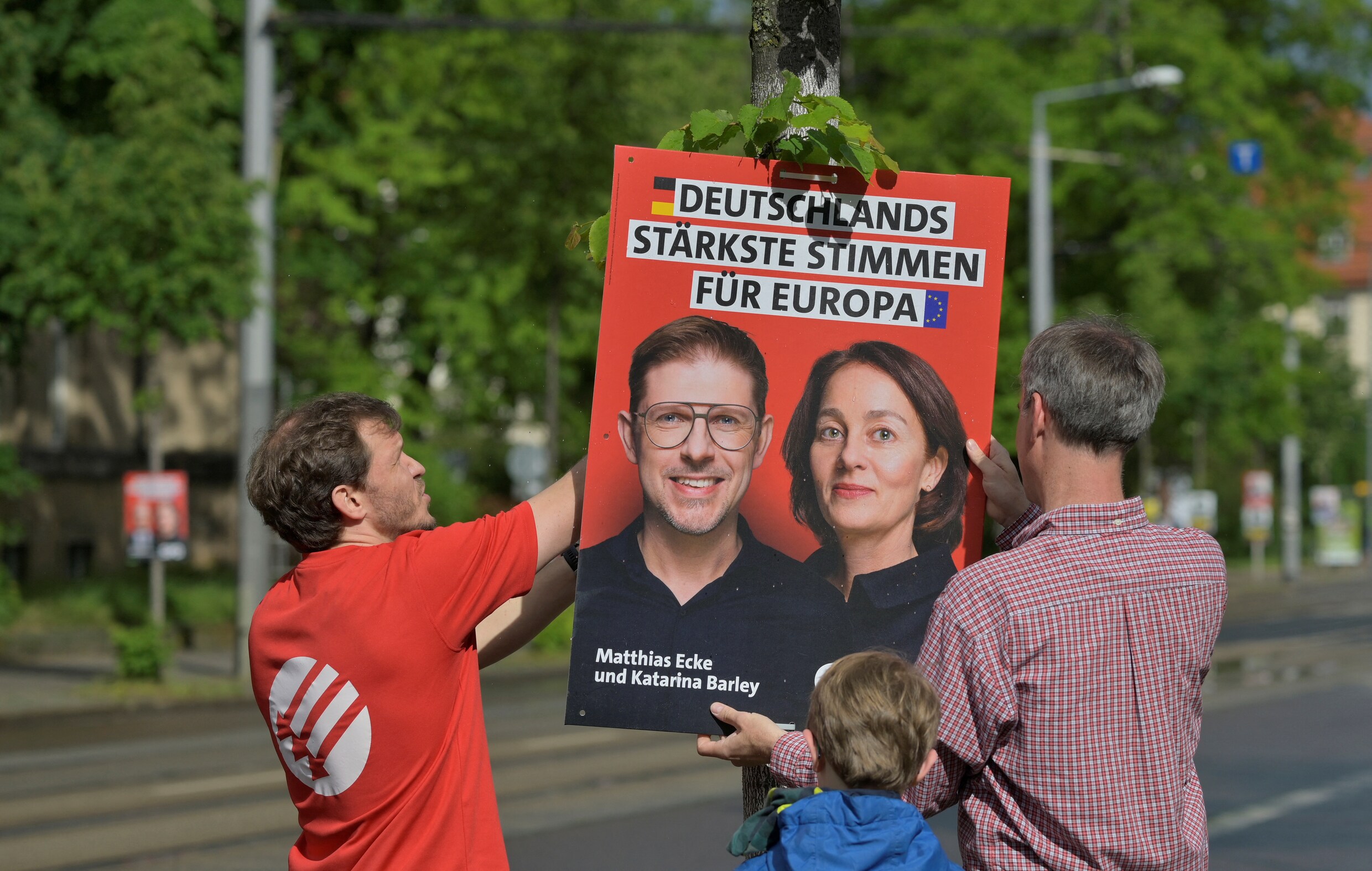 Mishandeling politicus wakkert Duits debat aan: wat te doen tegen ...