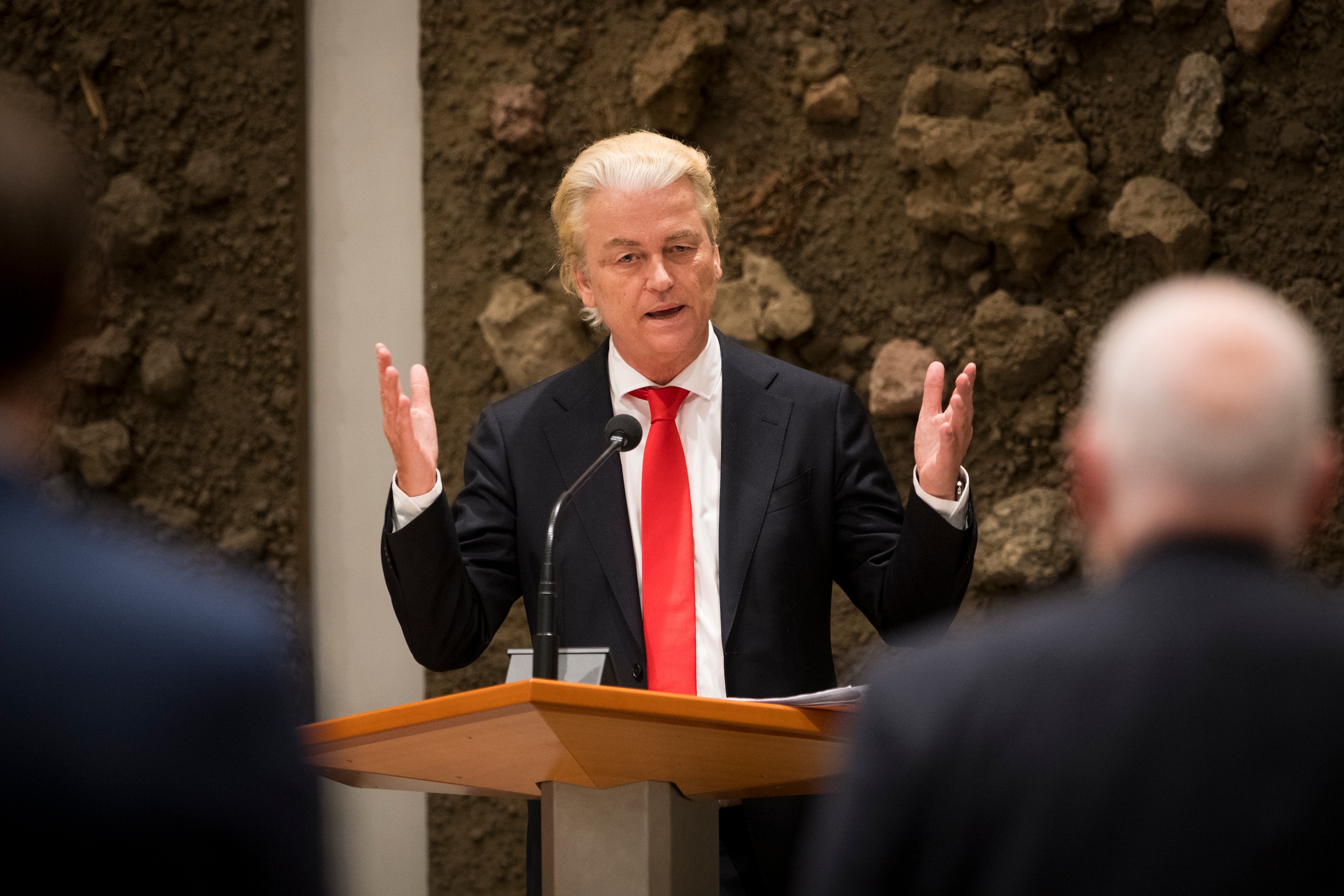 Na Week Van Meevallers Heeft Het Kabinet Zonder Naam De Wind In De ...