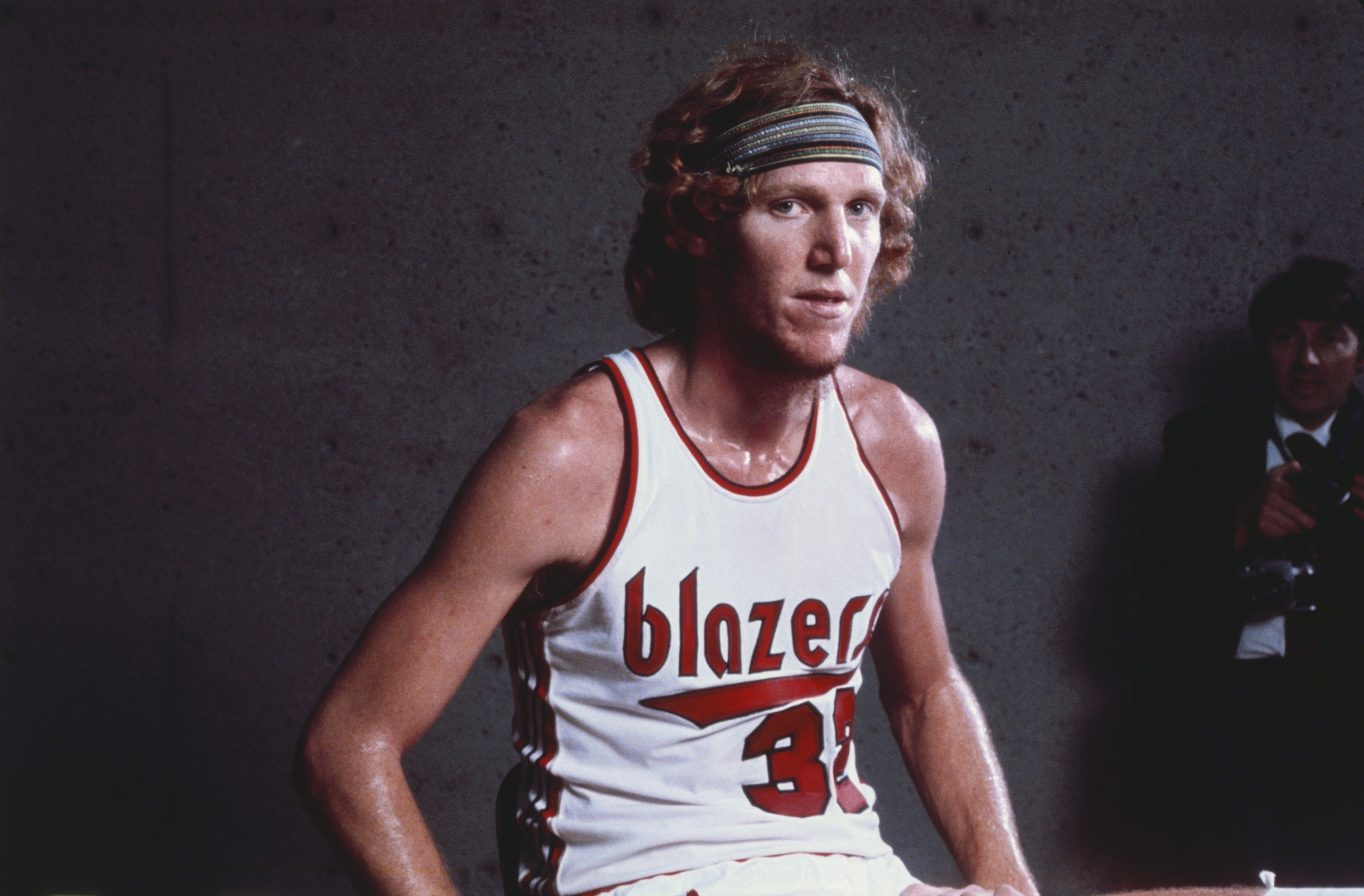 Bill Walton (1952-2024) was het markantste personage in het Amerikaanse ...