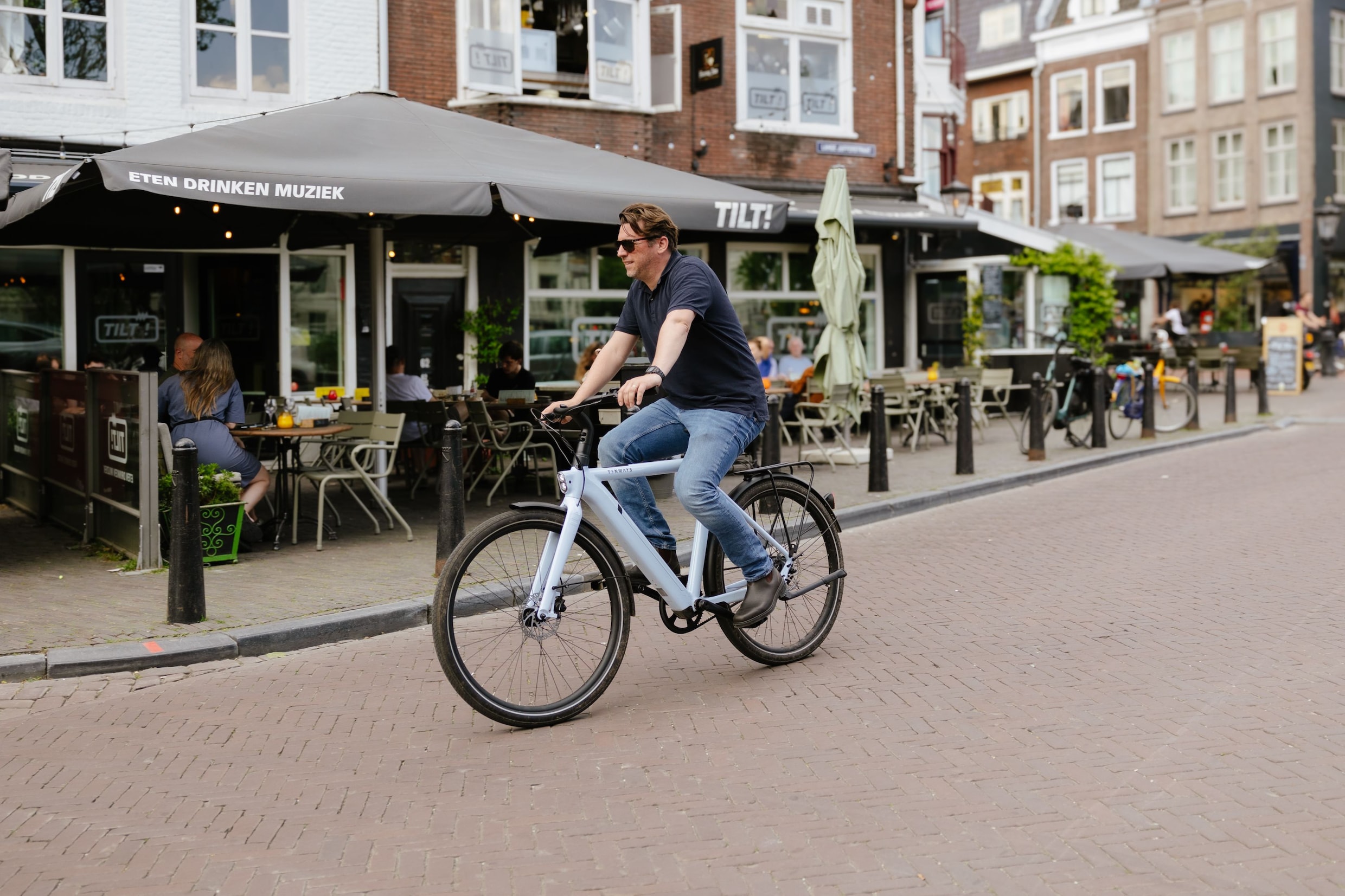 stijlvolle-elektrische-stadsfiets-ik-ga-als-de-brandweer-de-volkskrant