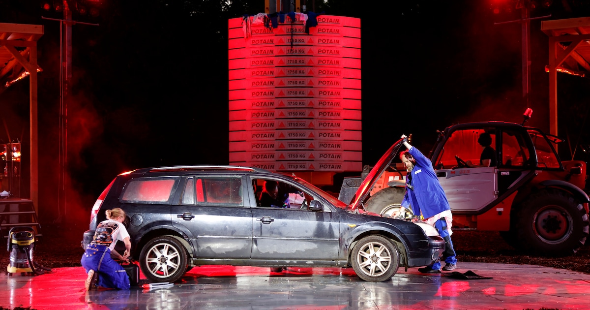 In ‘Het zomeroffer’ moet een auto eraan geloven. Zullen ze echt? En hóé? Het wordt een ontroerend af