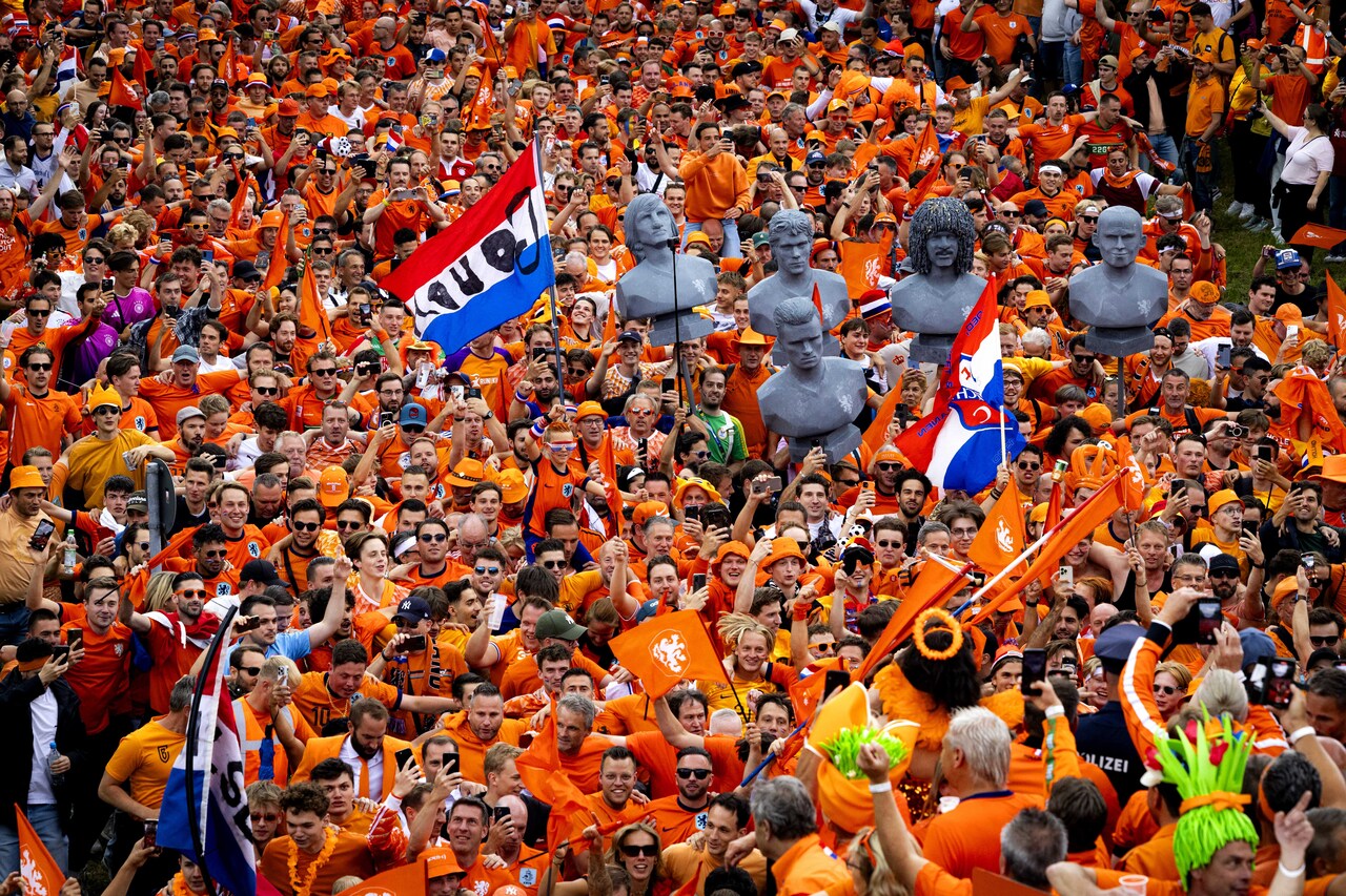 ook-in-muenchen-marcheren-de-oranjefans
