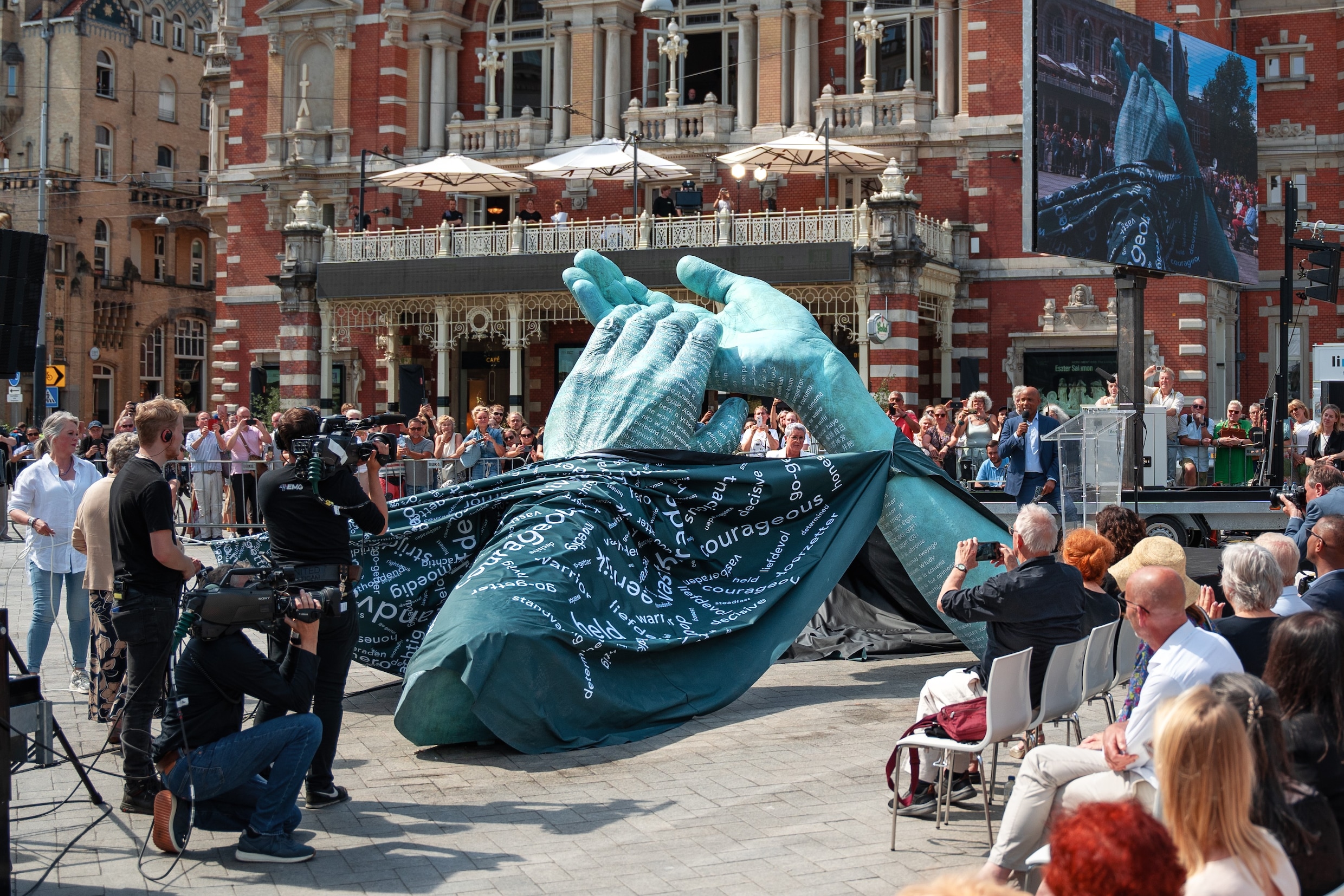 Kunstenaar over het monument voor Peter R. de Vries: ‘Het staat tussen ...