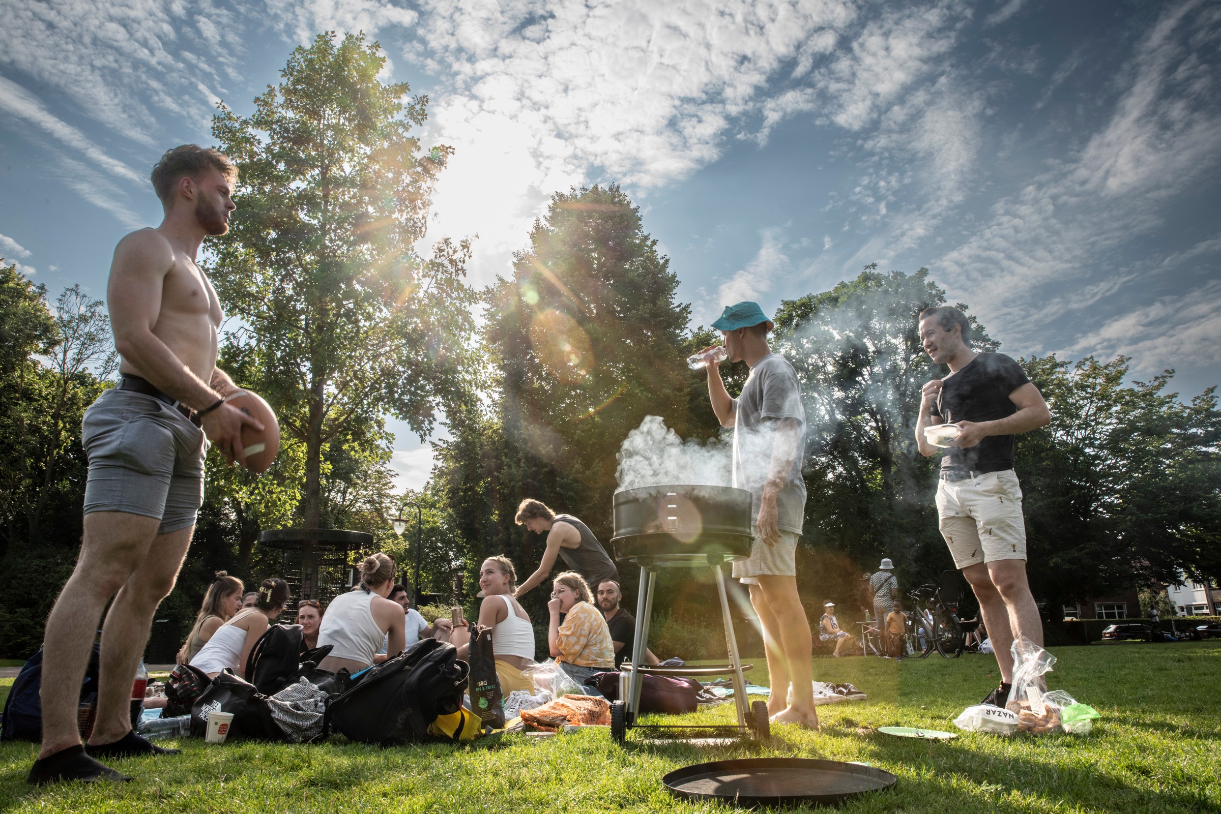 Van wie is het park? Omwonenden Groningse Noorderplantsoen zijn barbecueërs  zat | de Volkskrant