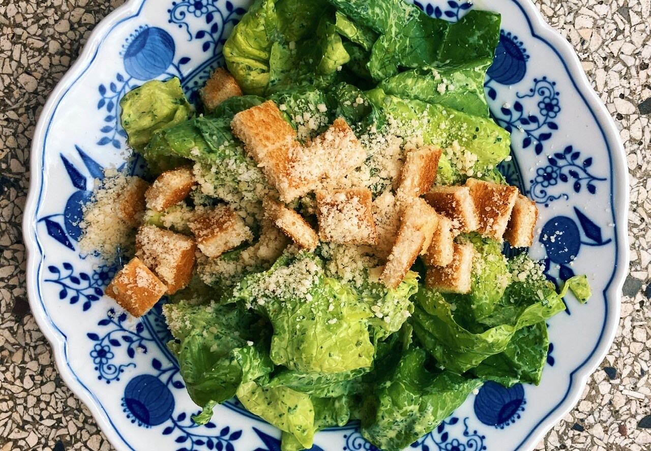 De Volkskeuken: extra groene salade met kruidendressing | de Volkskrant