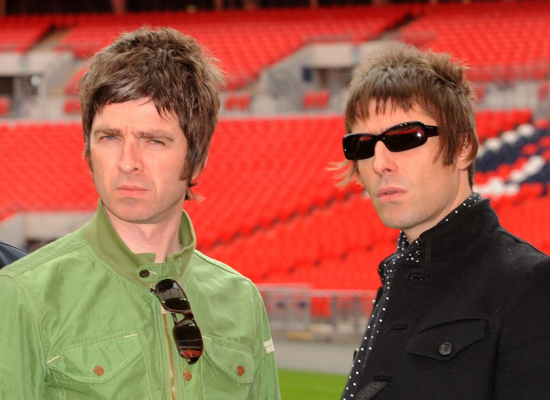 Noel (links) en Liam Gallagher in het Wembley-stadion in 2008.