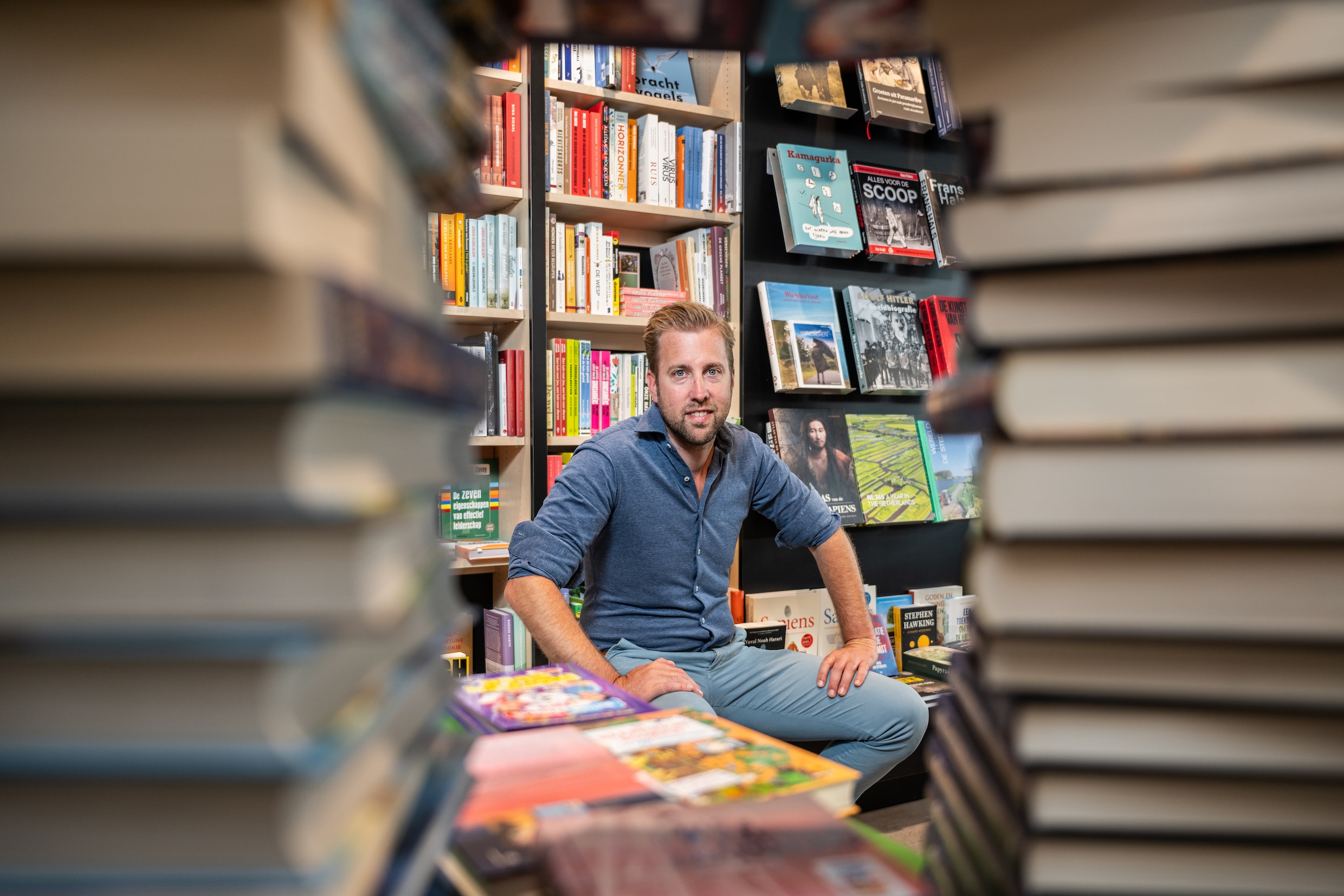 Boekhandelaar Joris Koek ‘Kinderboekenschrijver Kevin Hassing krijgt ook jongens aan het lezen