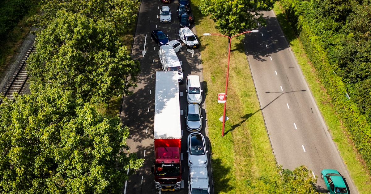 De A2 is dicht, heel Nieuwegein staat vast: ‘Ga weg, allemaal’ | de ...