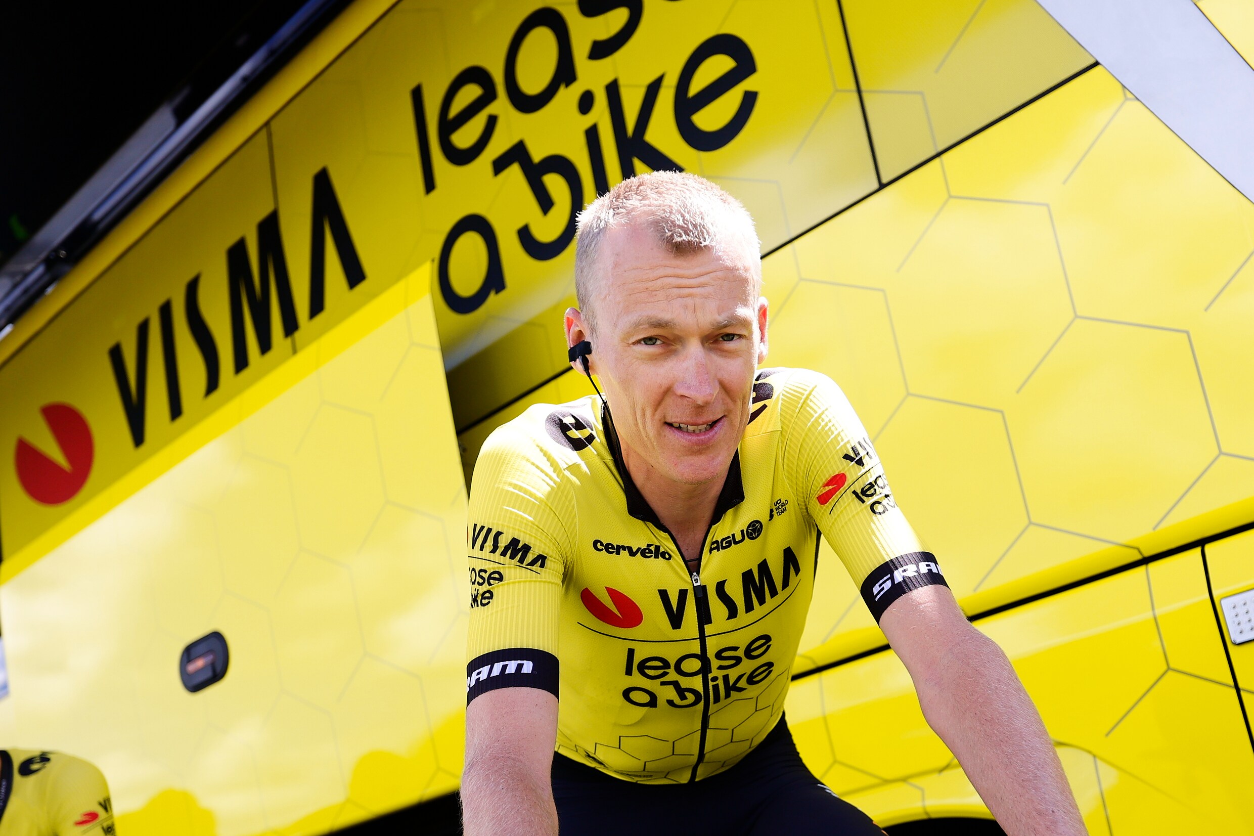 Robert Gesink neemt na achttien profjaren, 1.094 wedstrijddagen en 171 duizend koerskilometers afscheid van het professionele wielrennen.