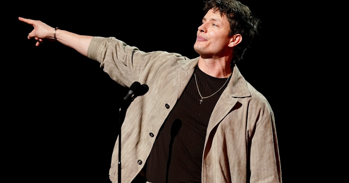 Comedian Matt Rife heeft zijn uiterlijk mee, maar is hij ook leuk? | de ...